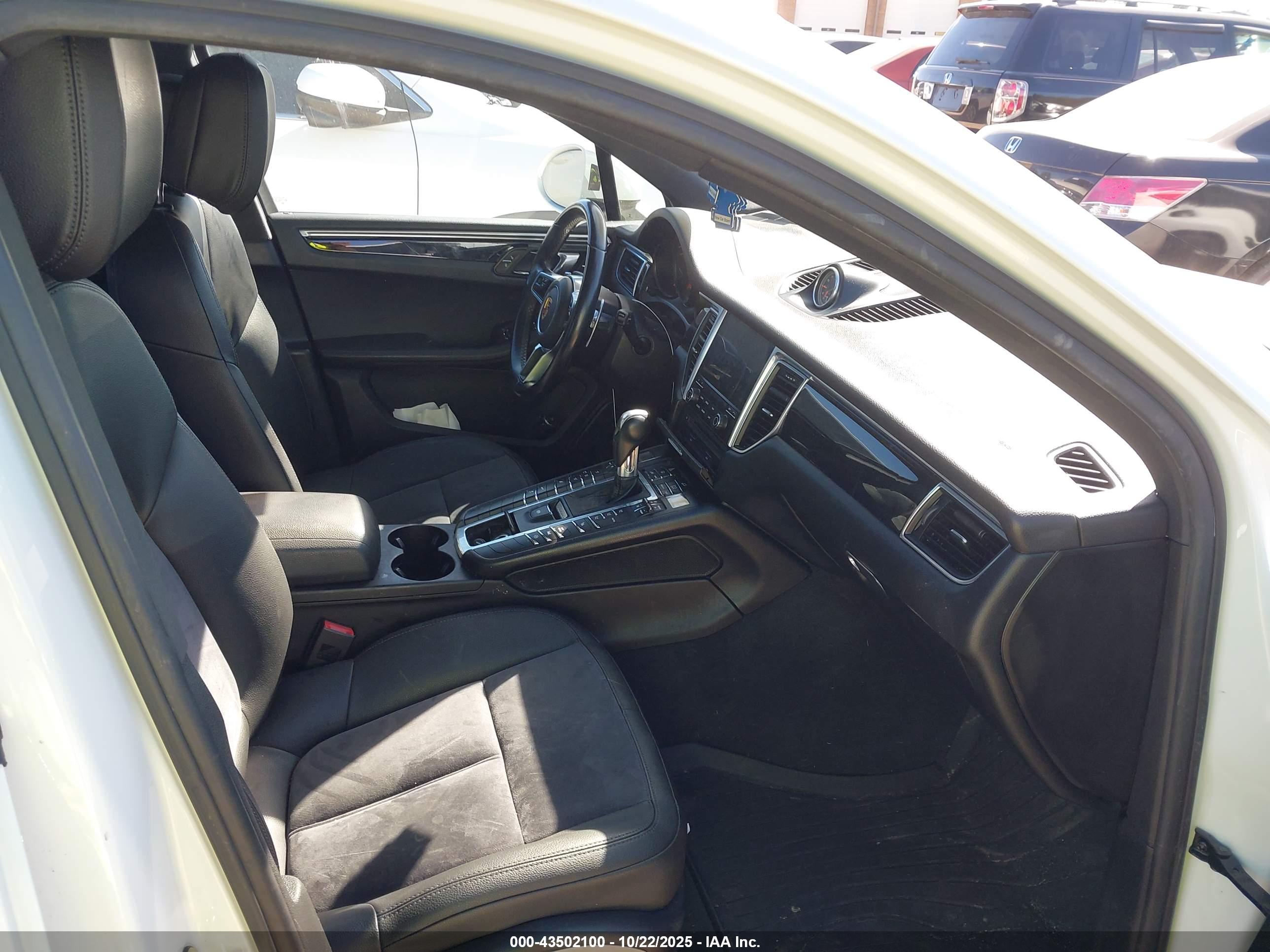 PORSCHE MACAN image 5