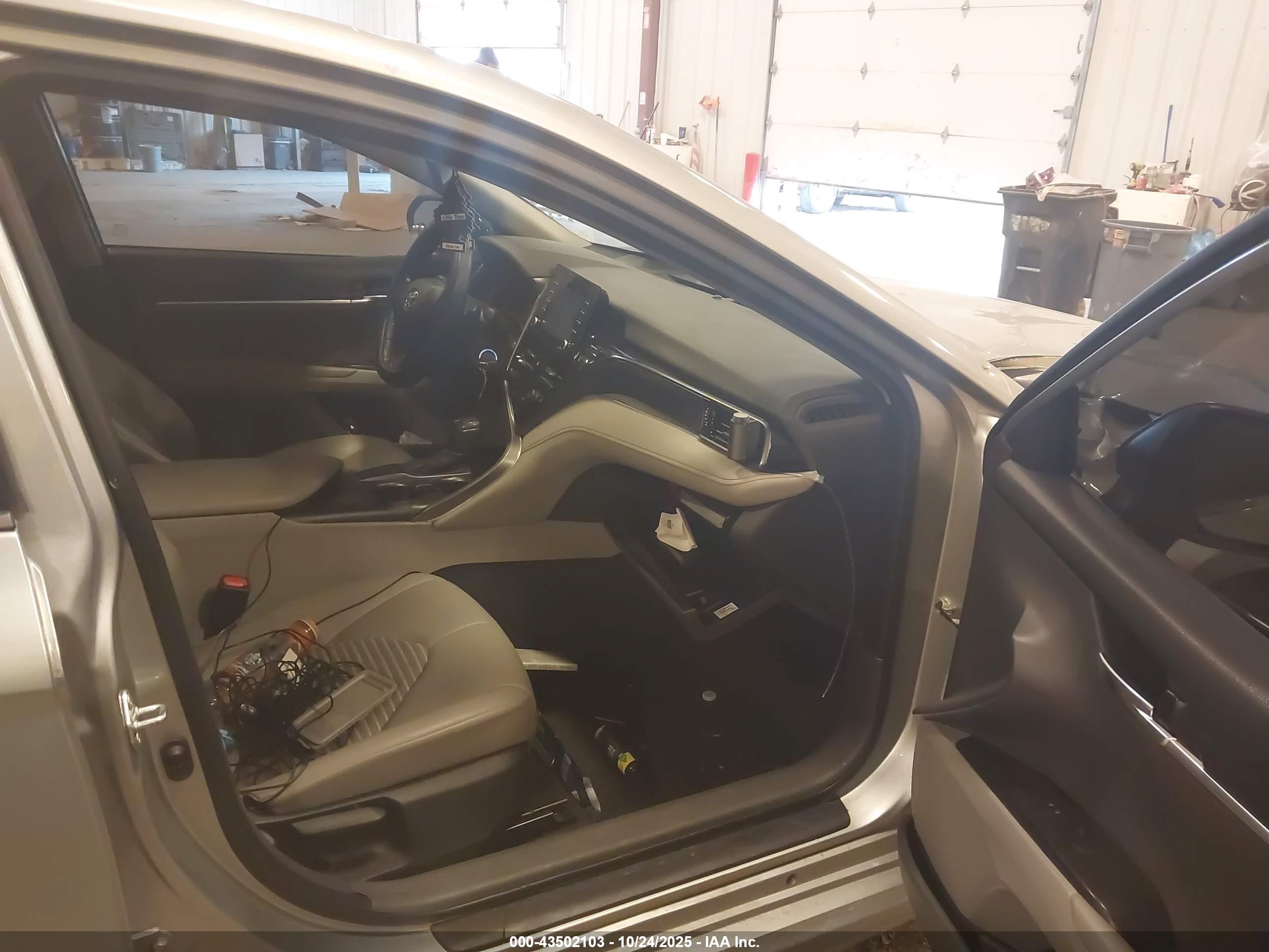 TOYOTA CAMRY image 5