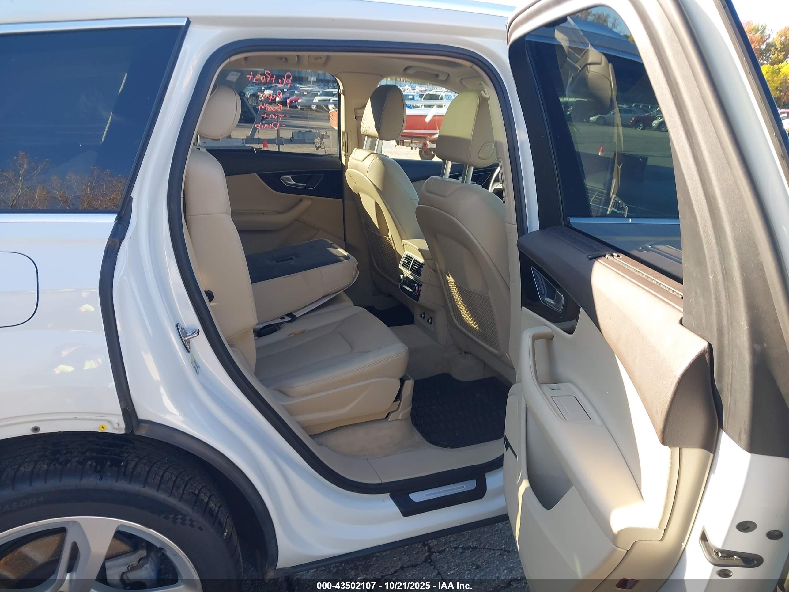 AUDI Q7 image 8