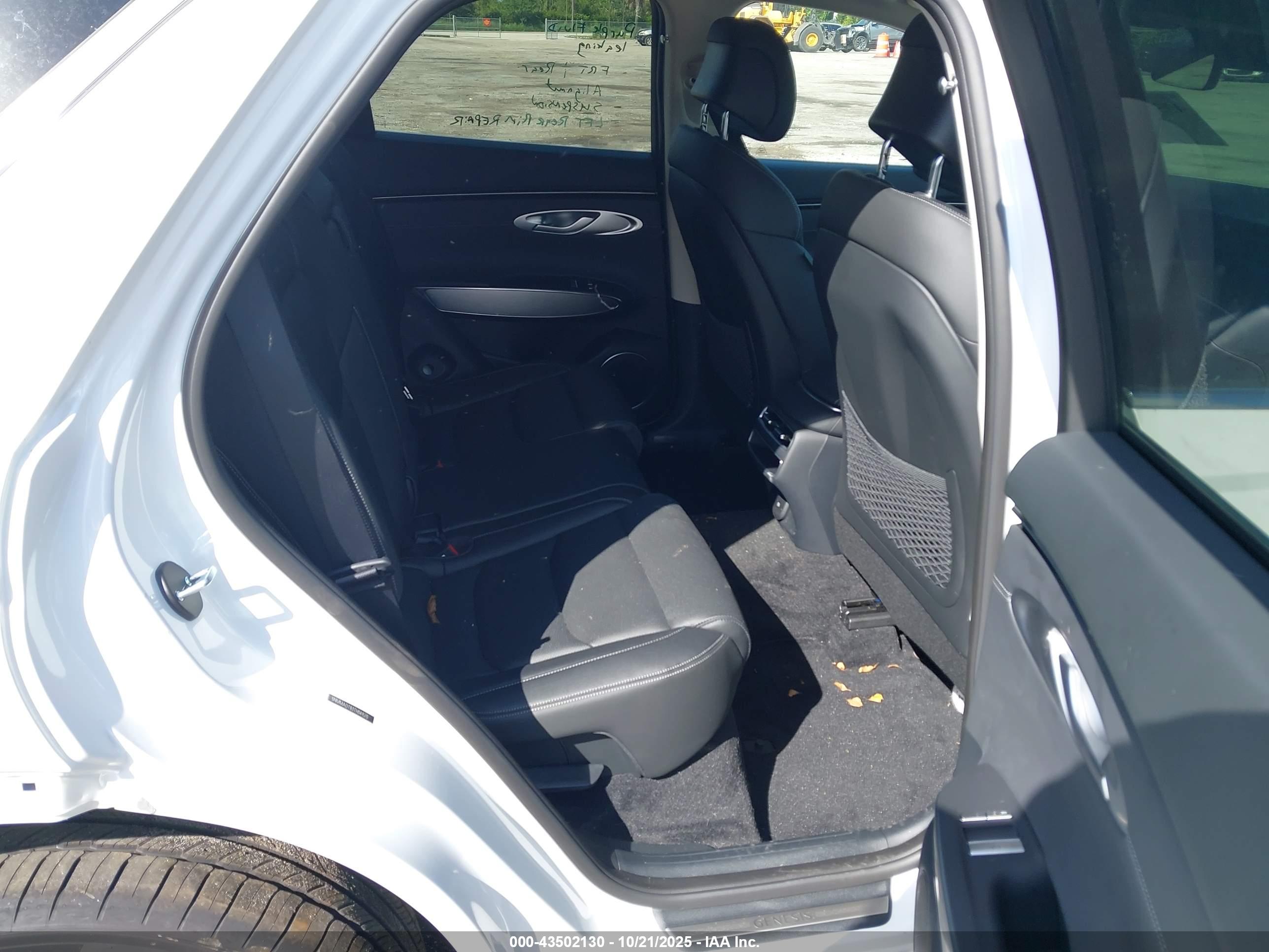 GENESIS GV70 image 8