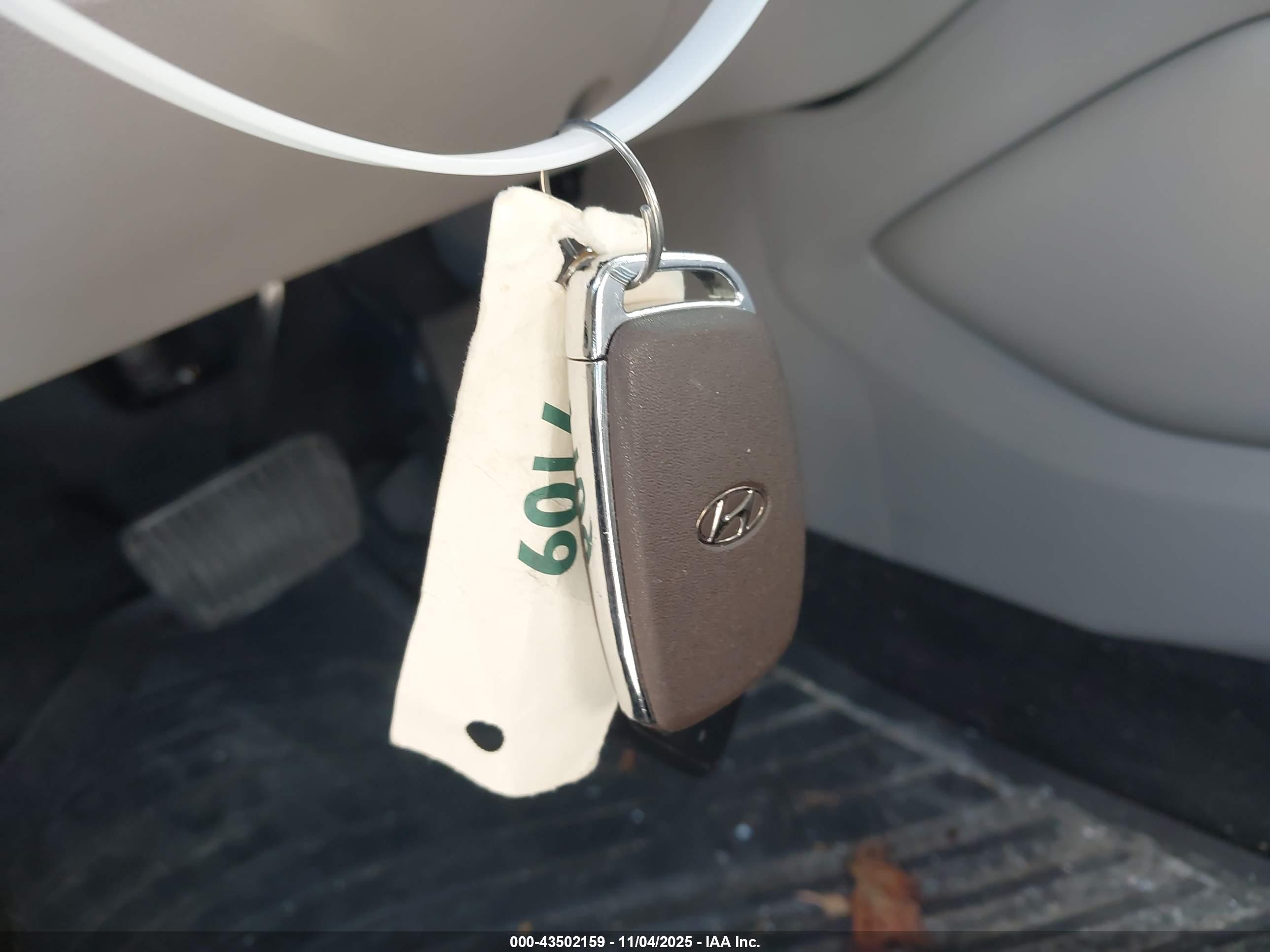 HYUNDAI TUCSON image 11