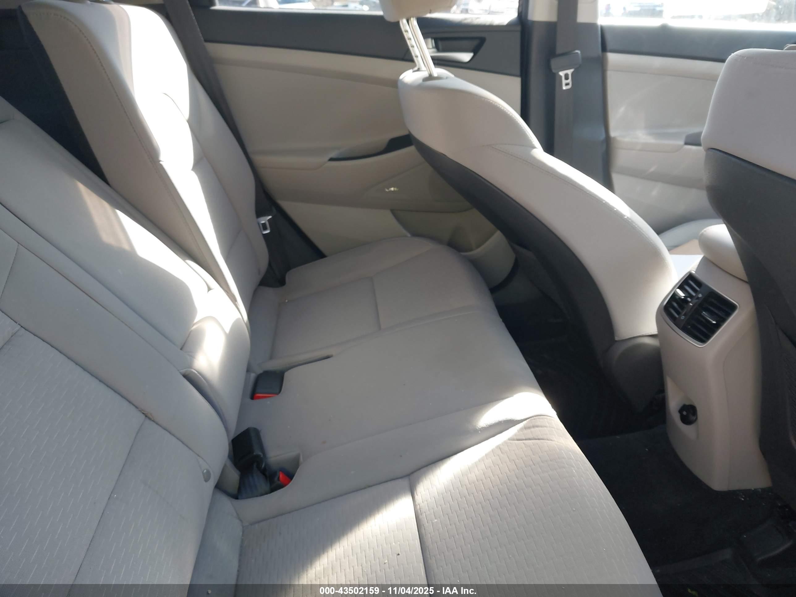 HYUNDAI TUCSON image 8