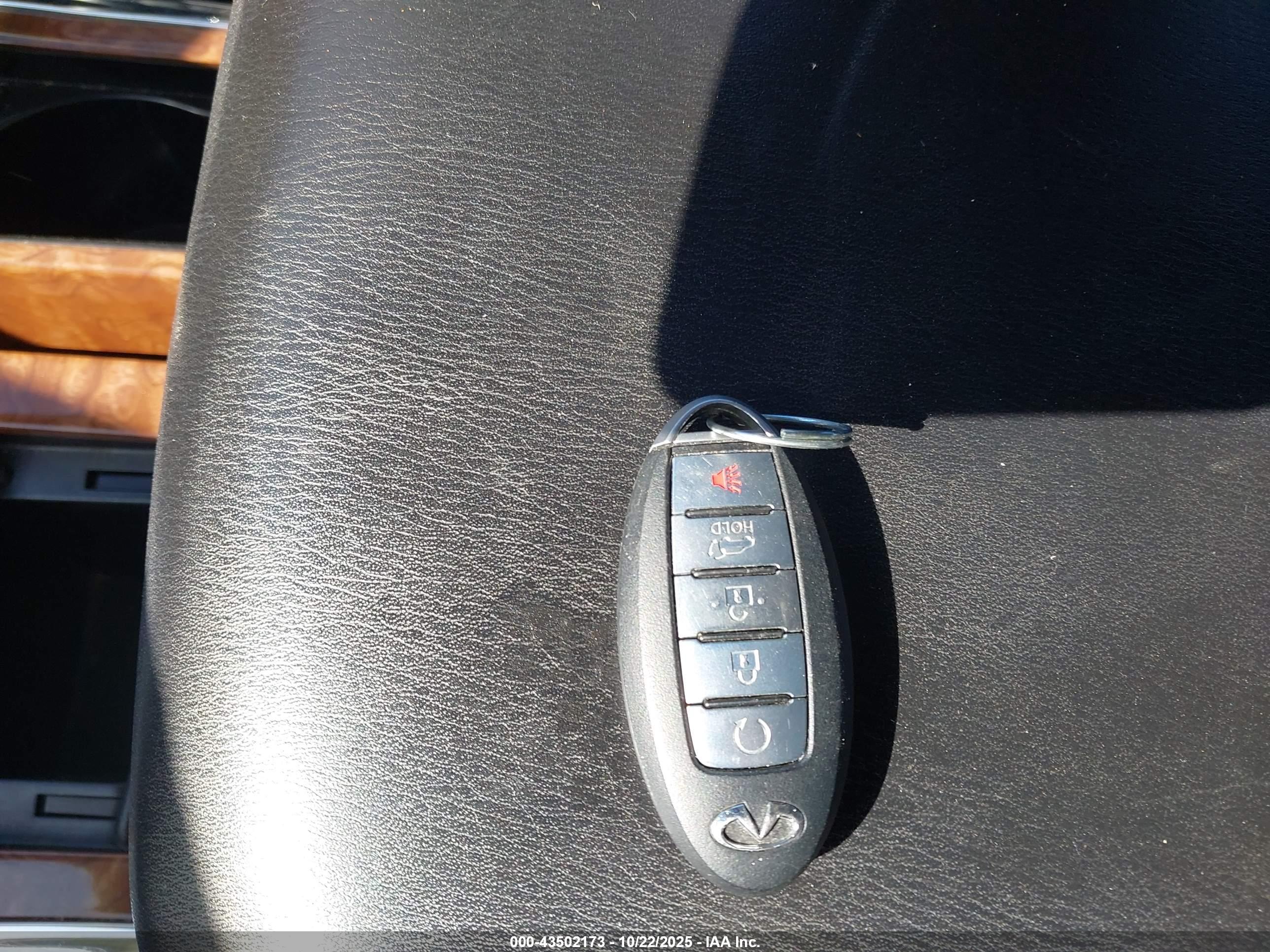 INFINITI QX80 image 11