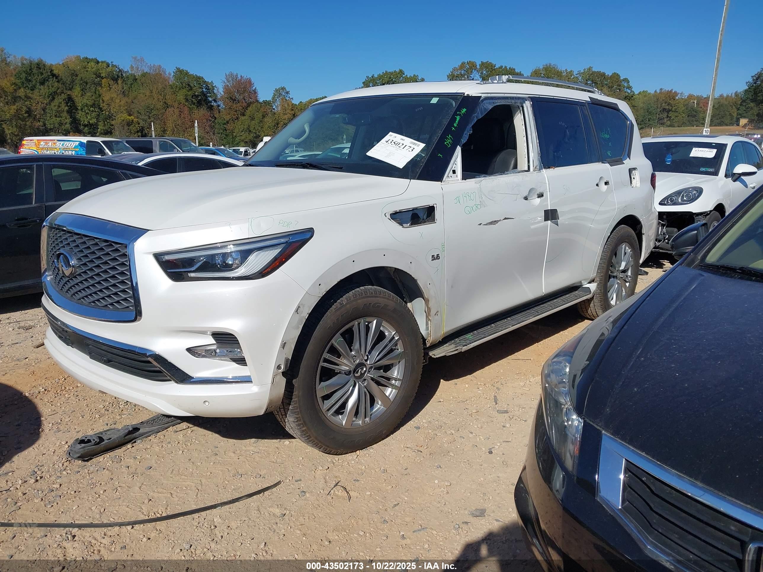 INFINITI QX80 image 2