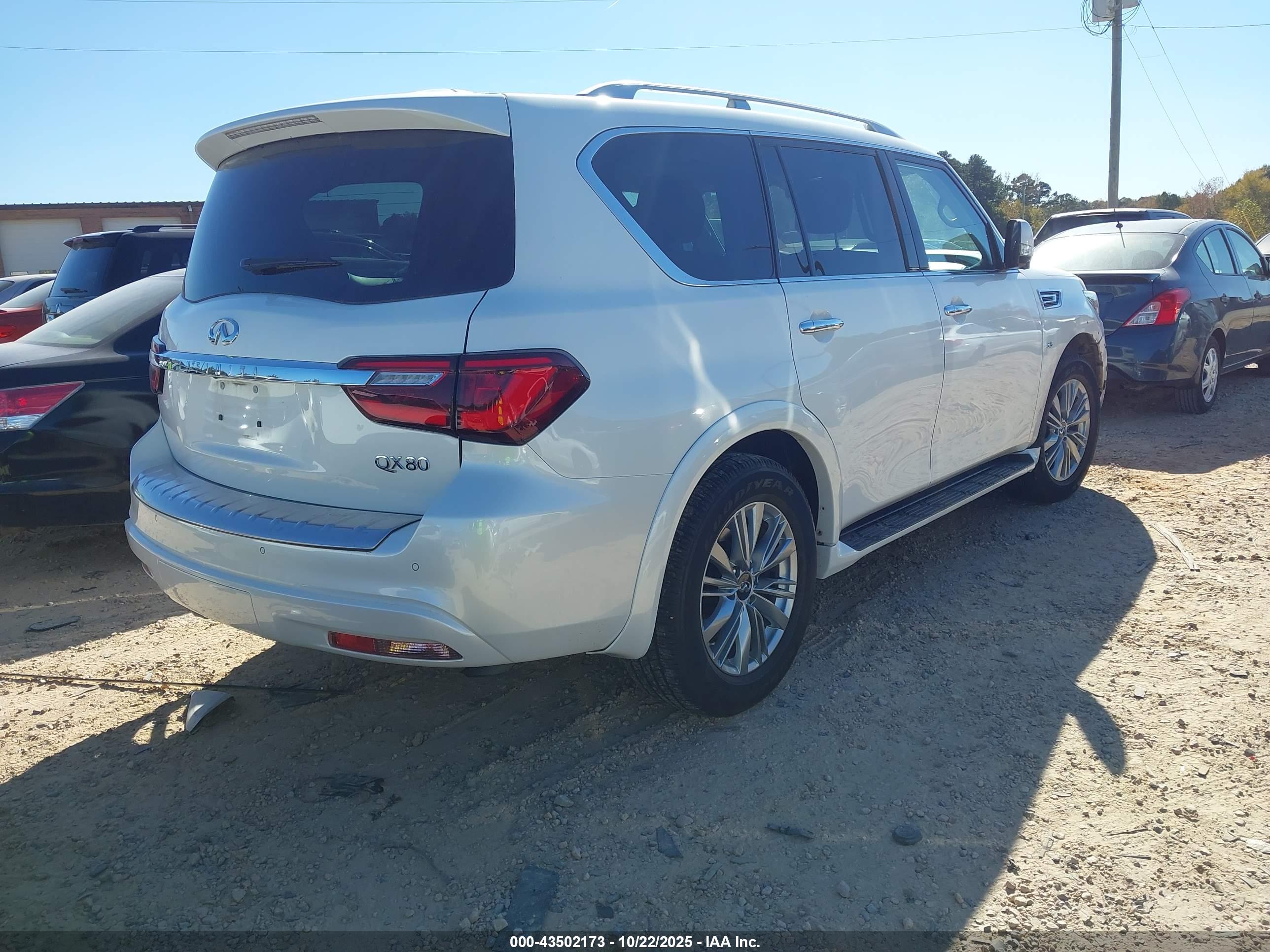 INFINITI QX80 image 4