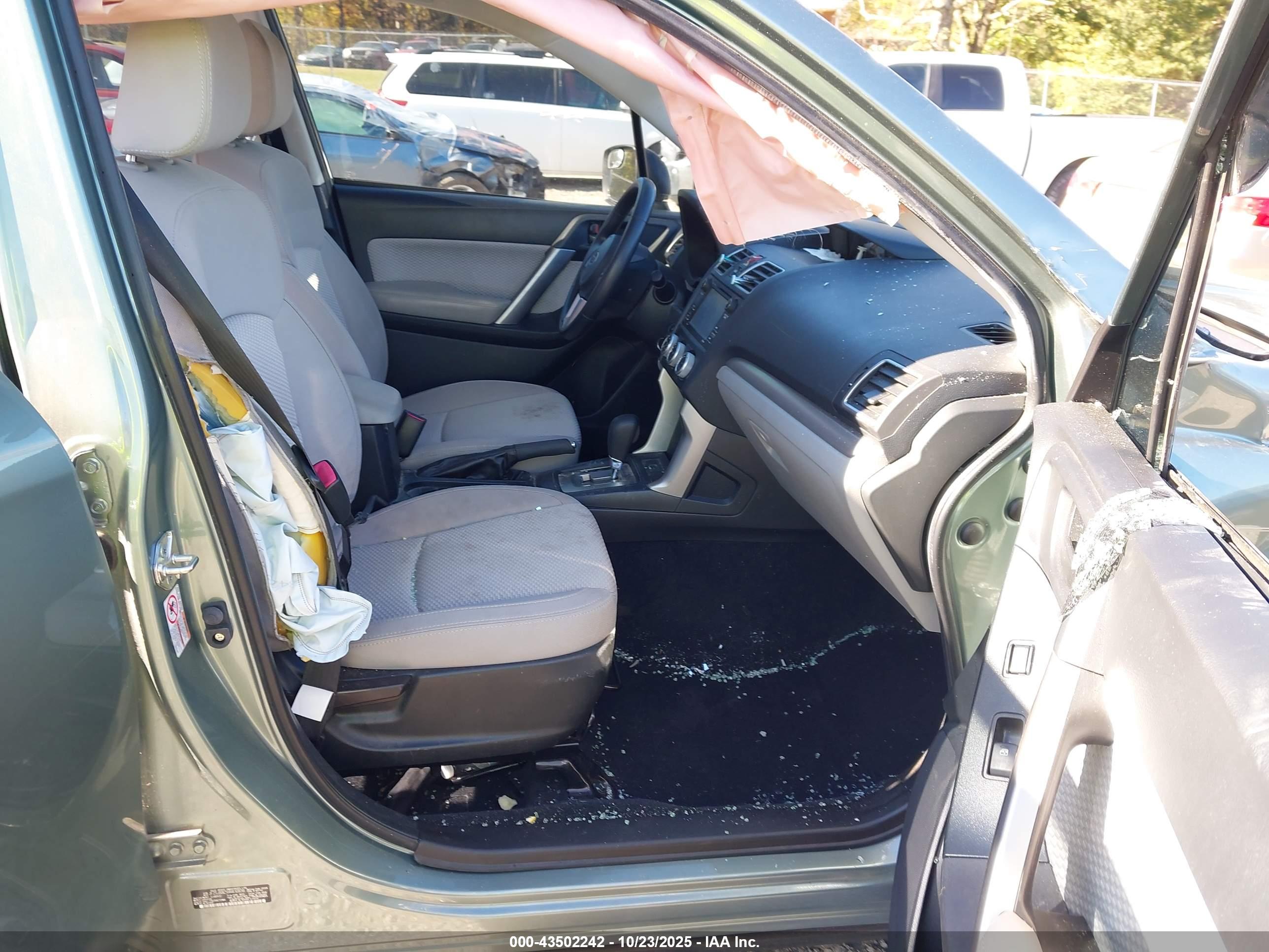 SUBARU FORESTER image 5