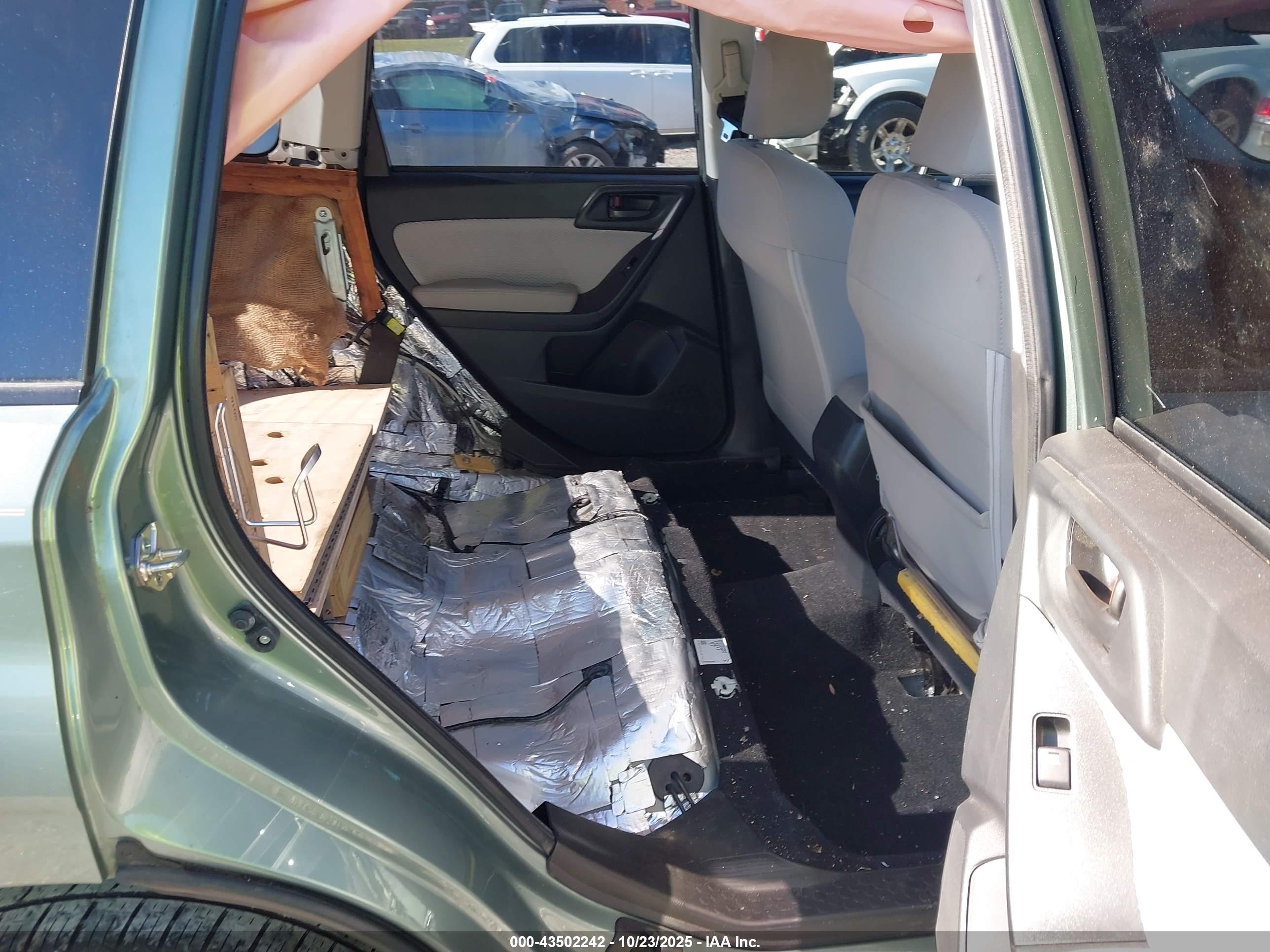 SUBARU FORESTER image 8
