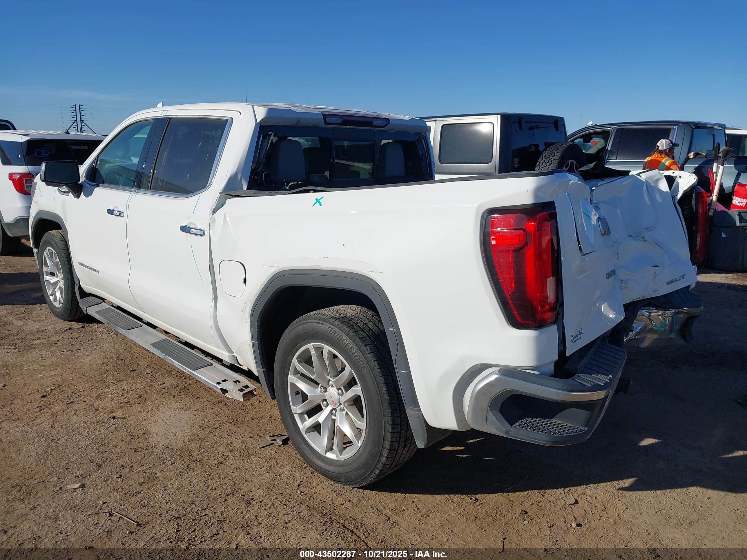 GMC SIERRA image 3