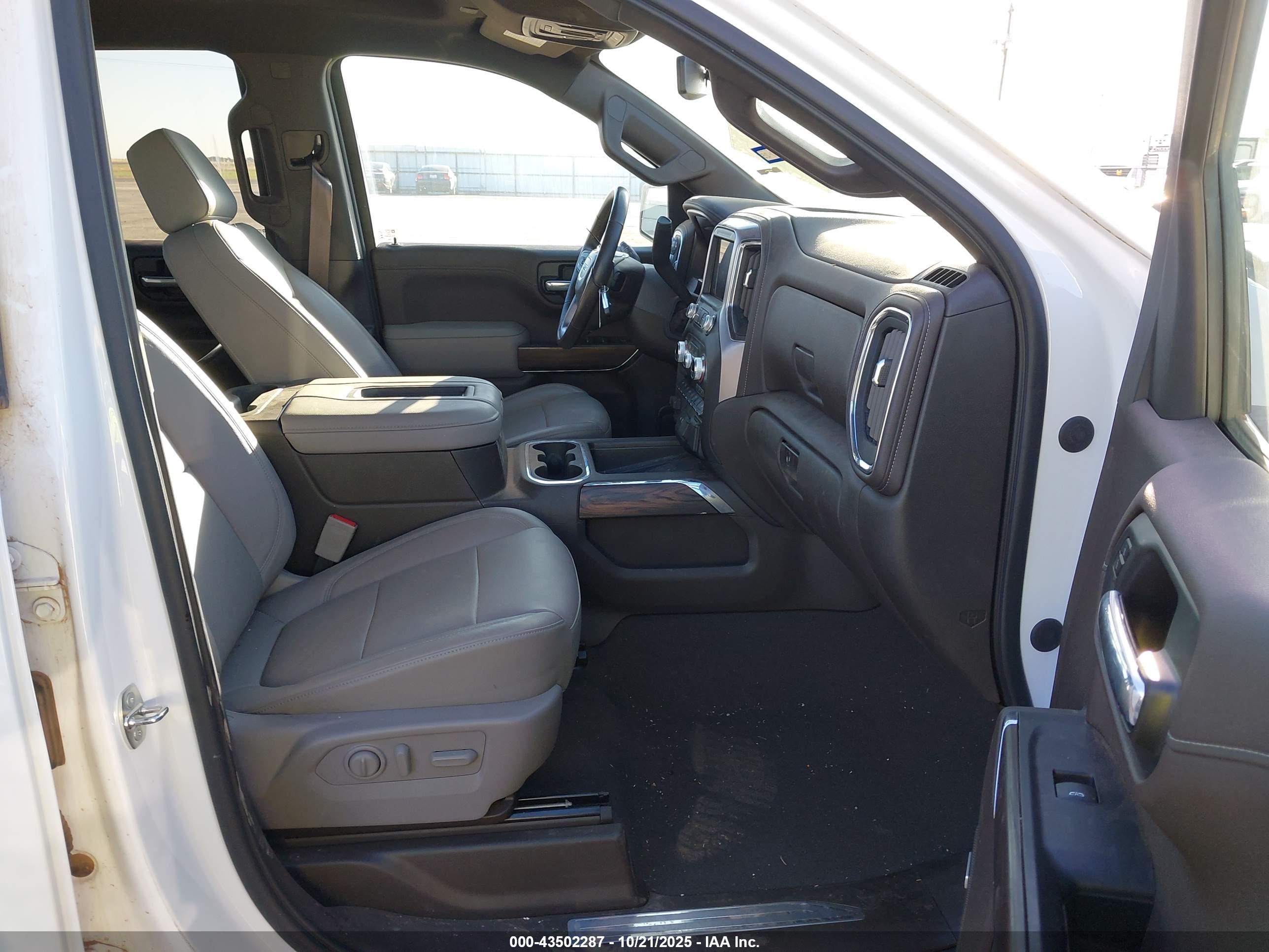 GMC SIERRA image 5