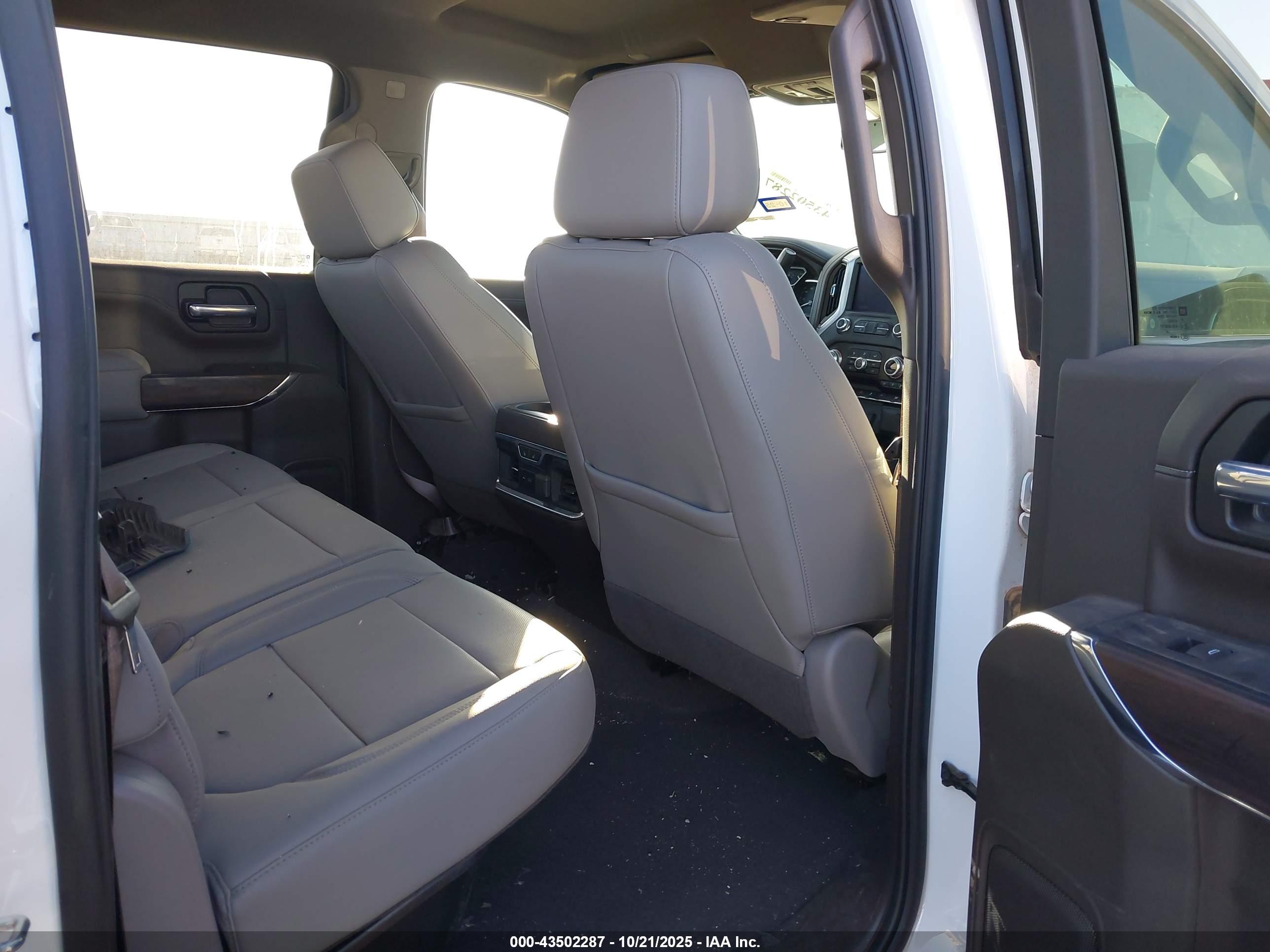 GMC SIERRA image 8