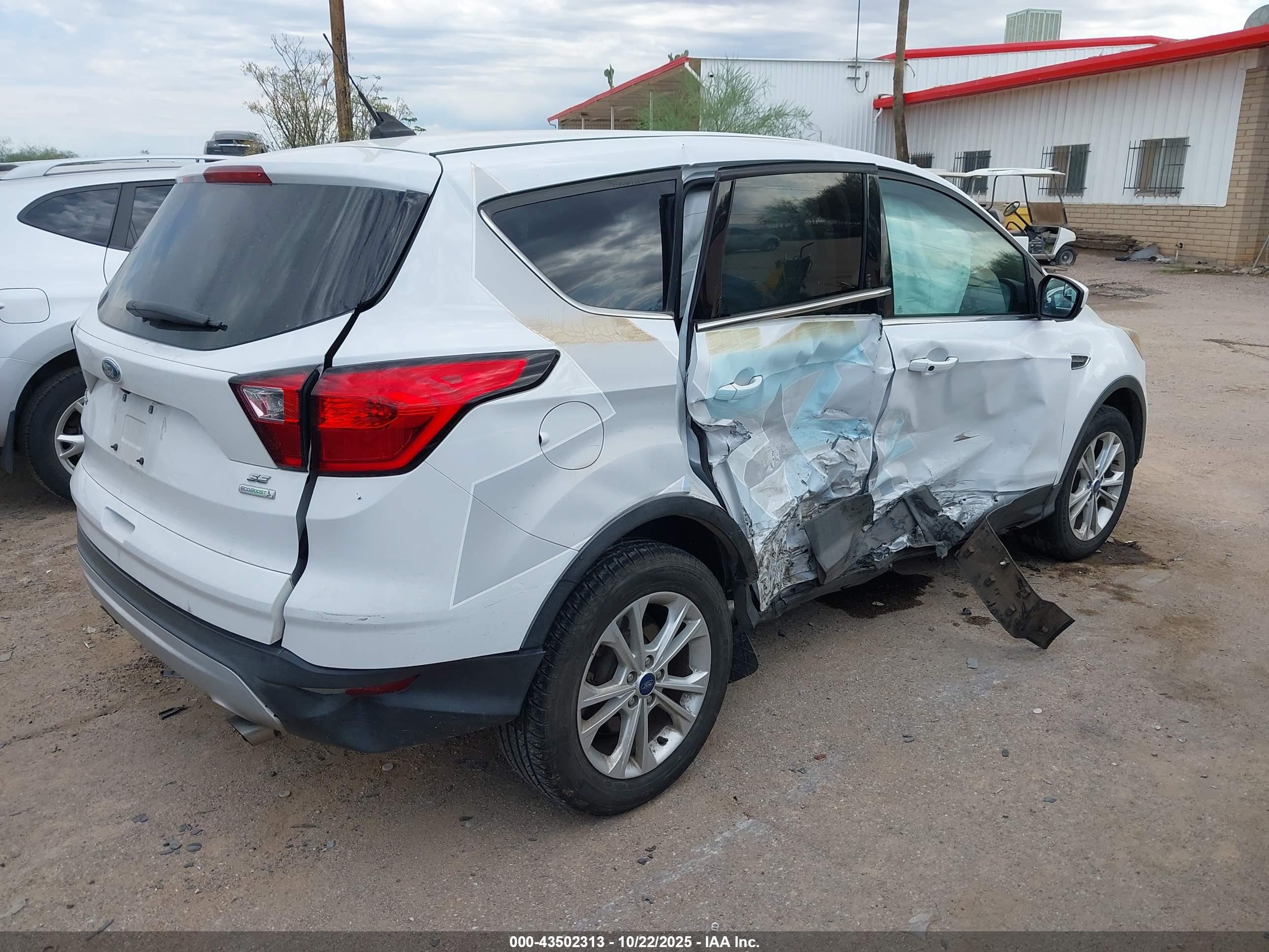 FORD ESCAPE image 4