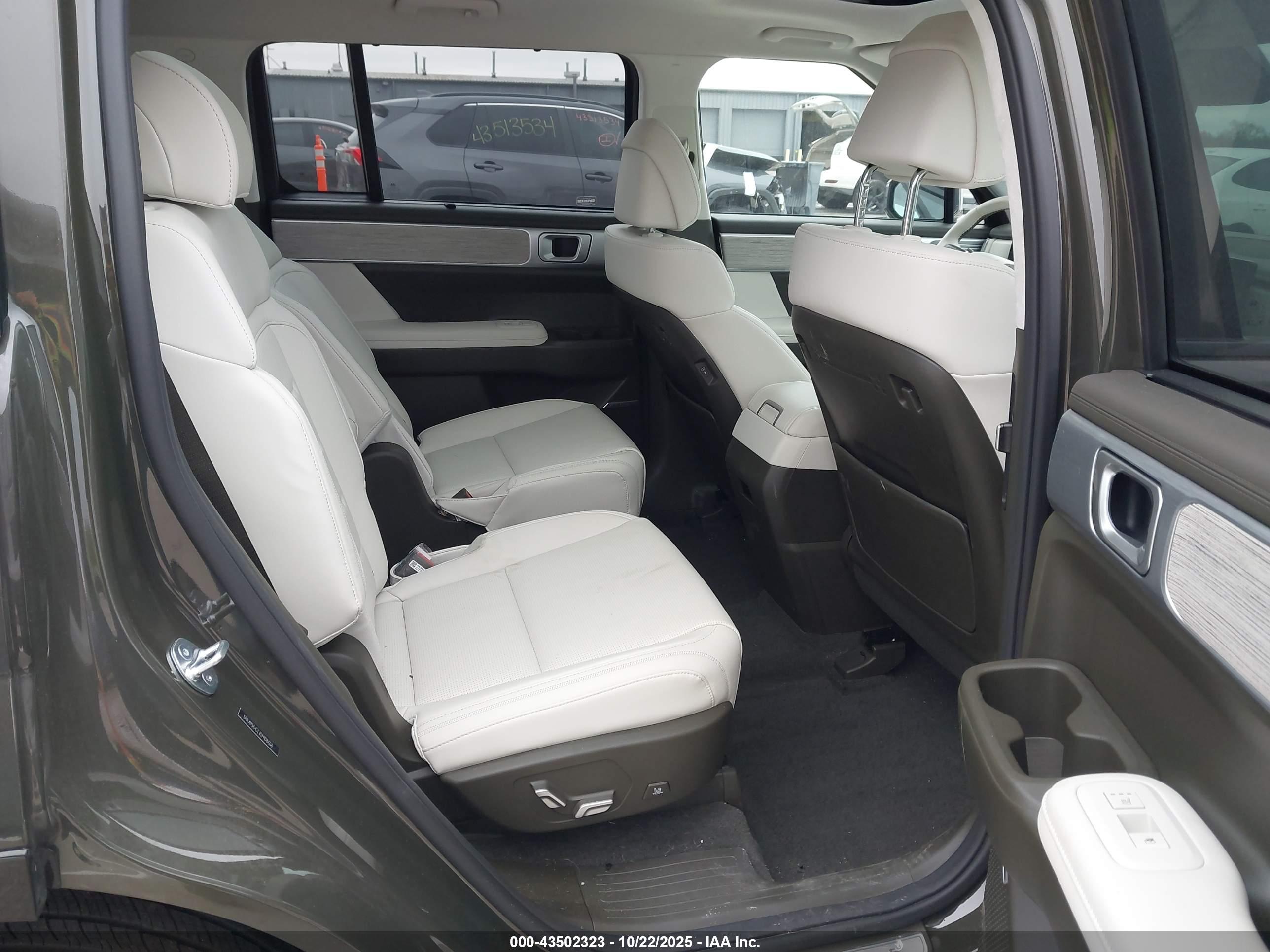 HYUNDAI SANTA image 8