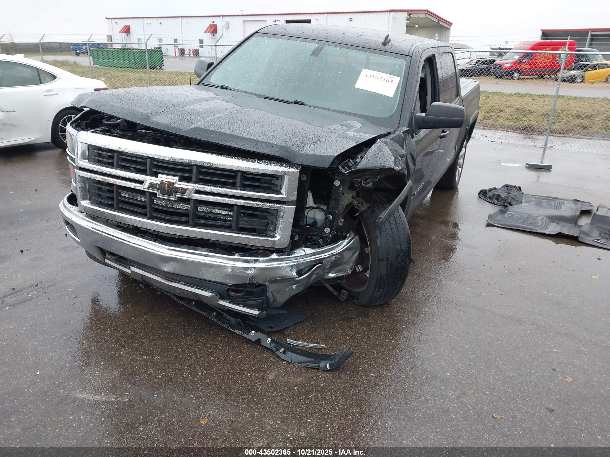 CHEVROLET SILVERADO image 6