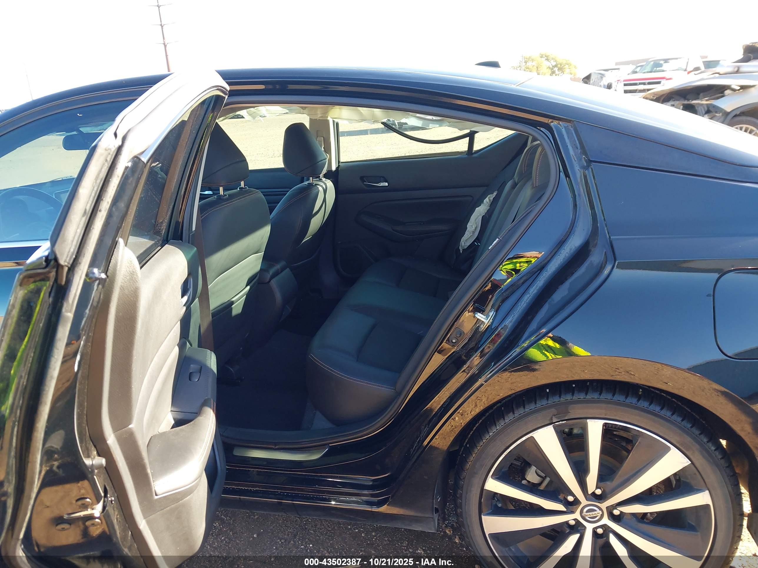 NISSAN ALTIMA image 8