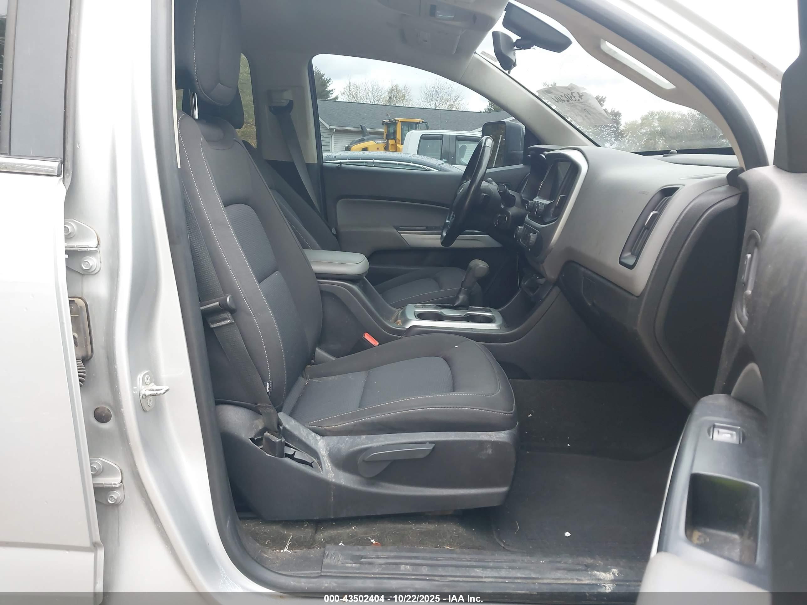 CHEVROLET COLORADO image 5