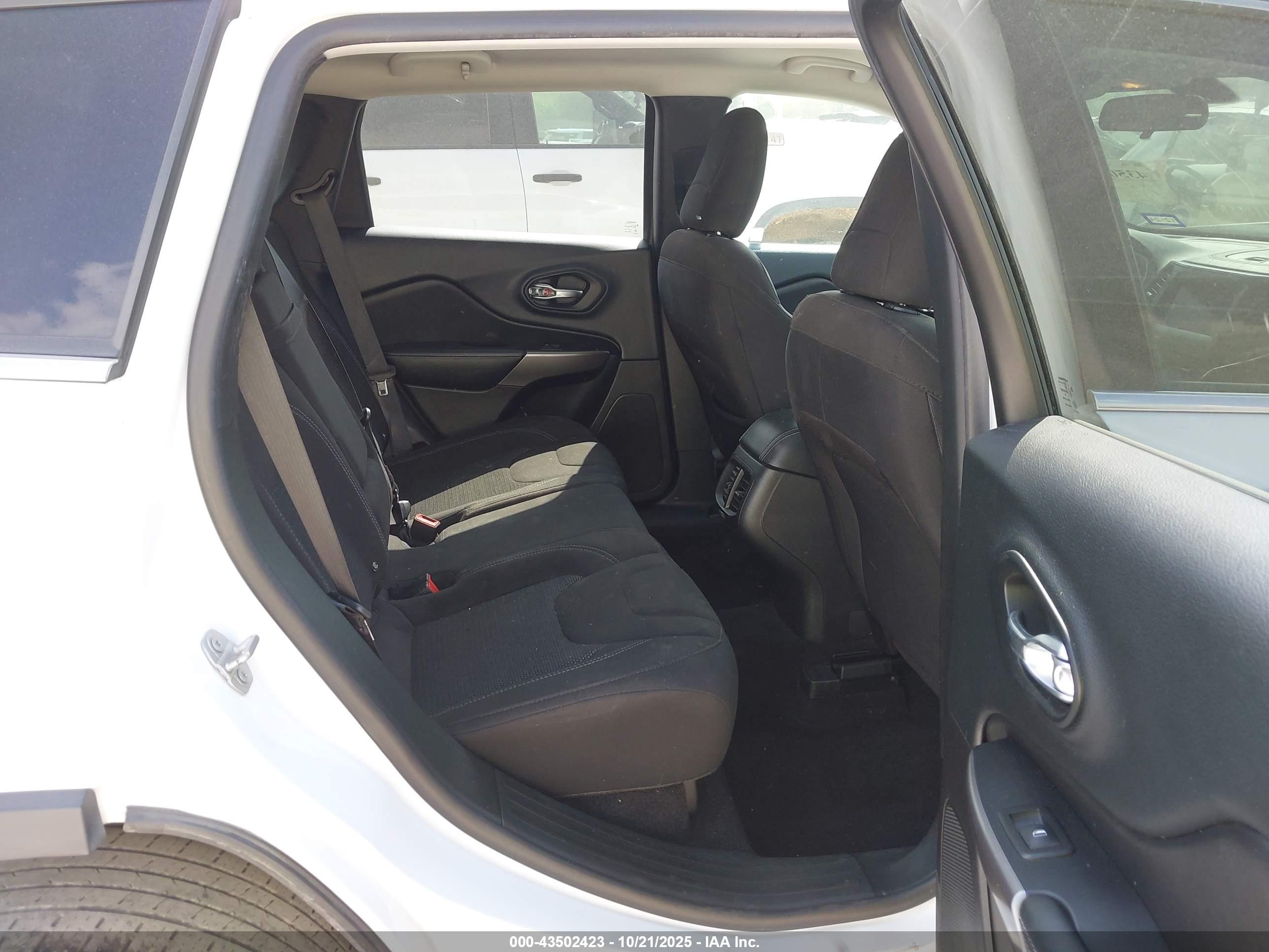 JEEP CHEROKEE image 8