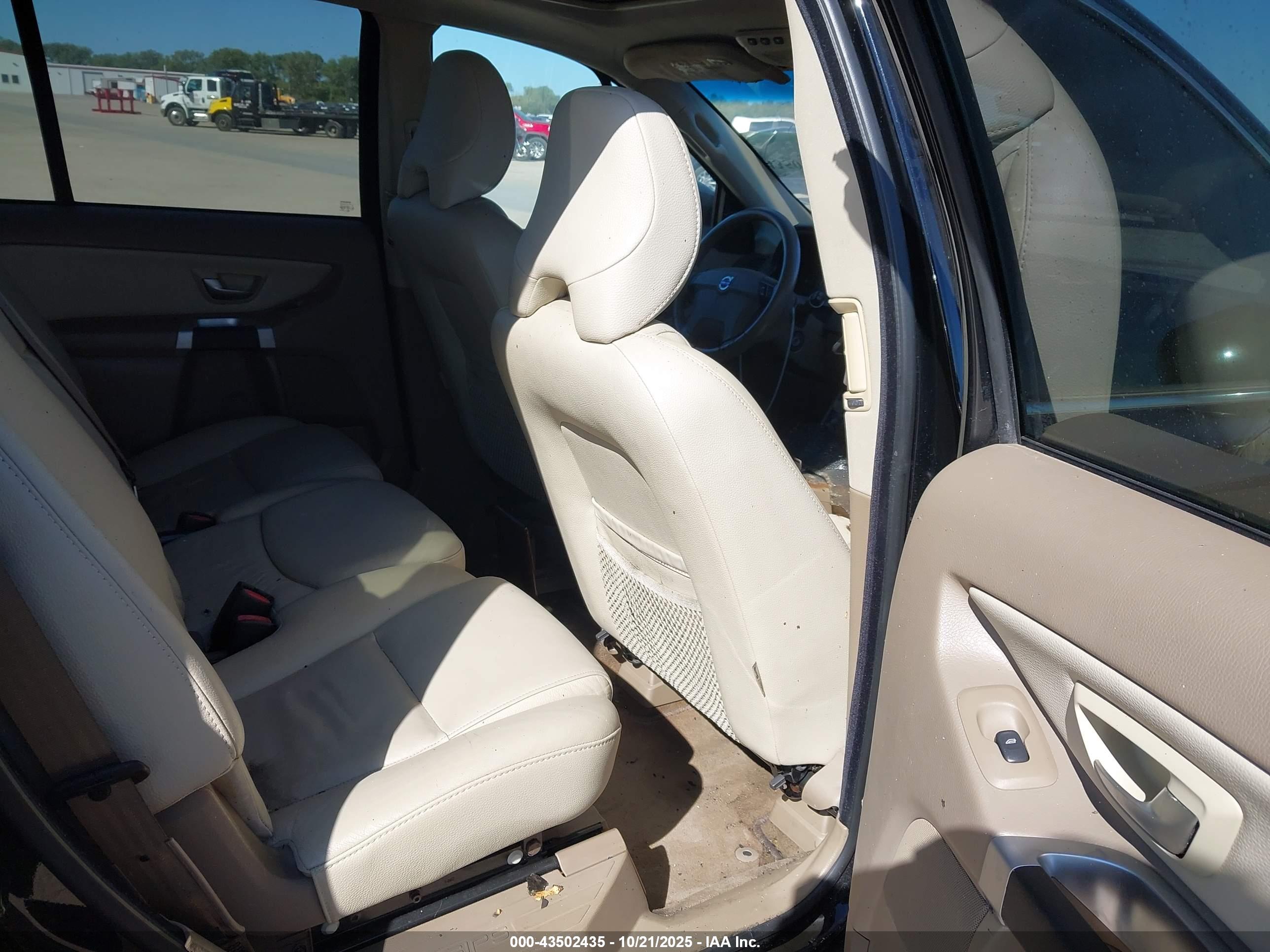 VOLVO XC90 image 8