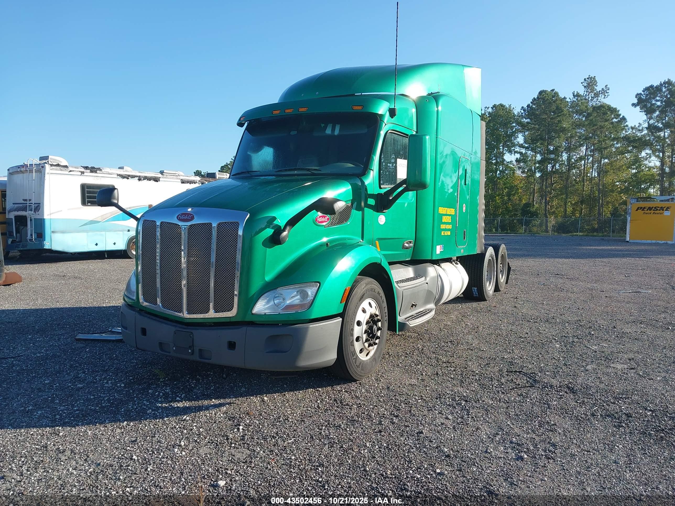PETERBILT 579 image 2