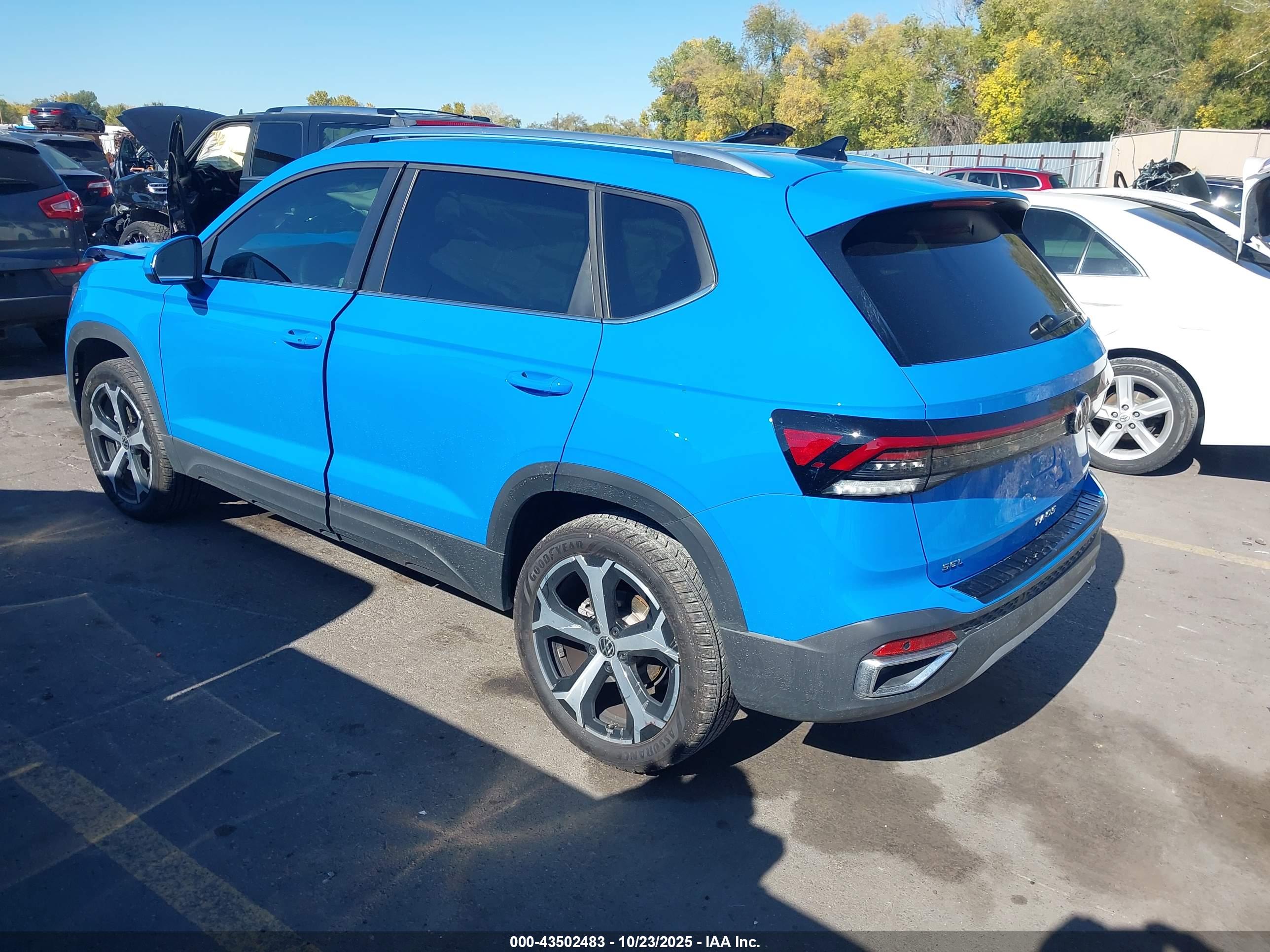 VOLKSWAGEN TAOS image 3
