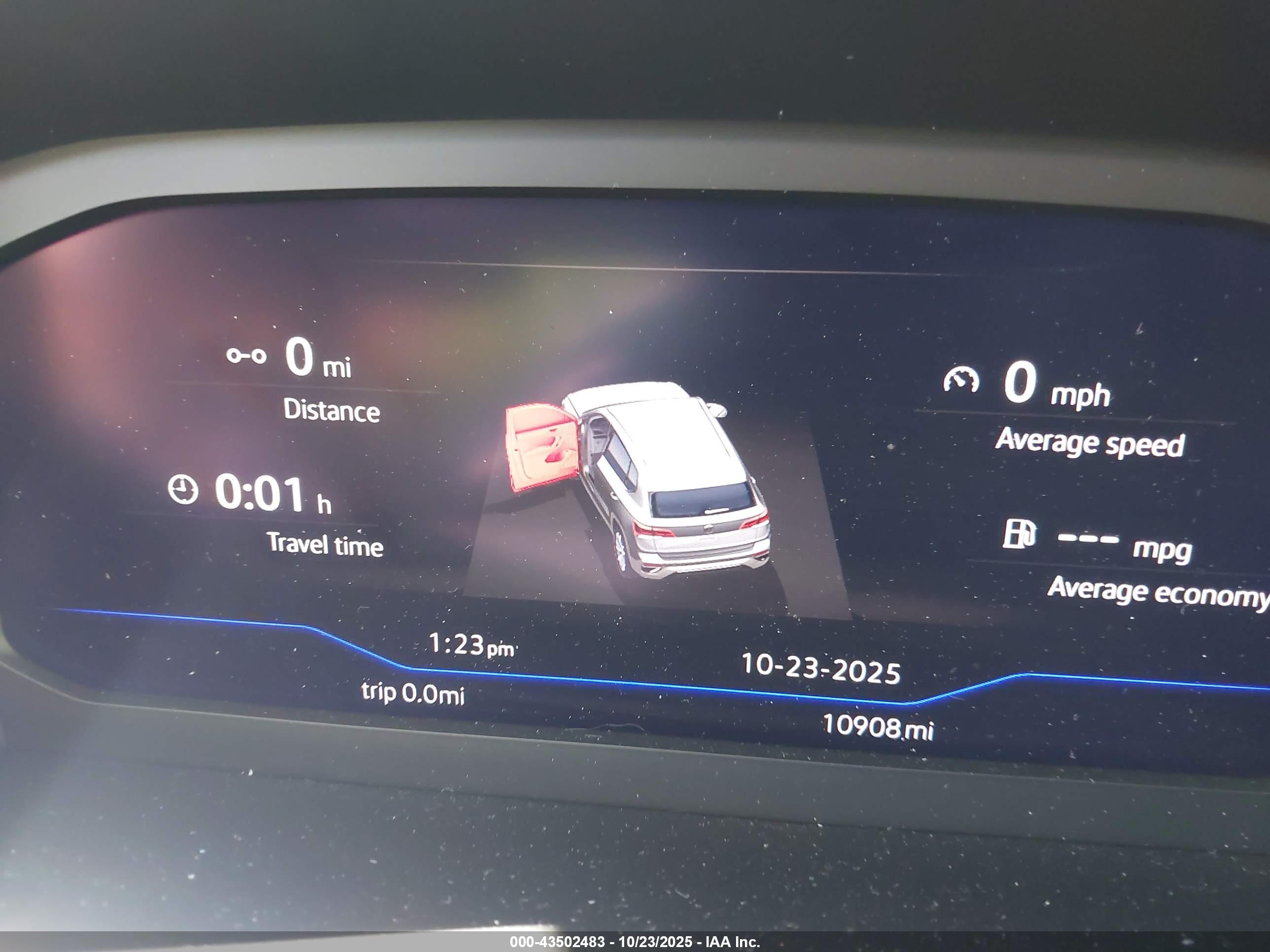 VOLKSWAGEN TAOS image 7