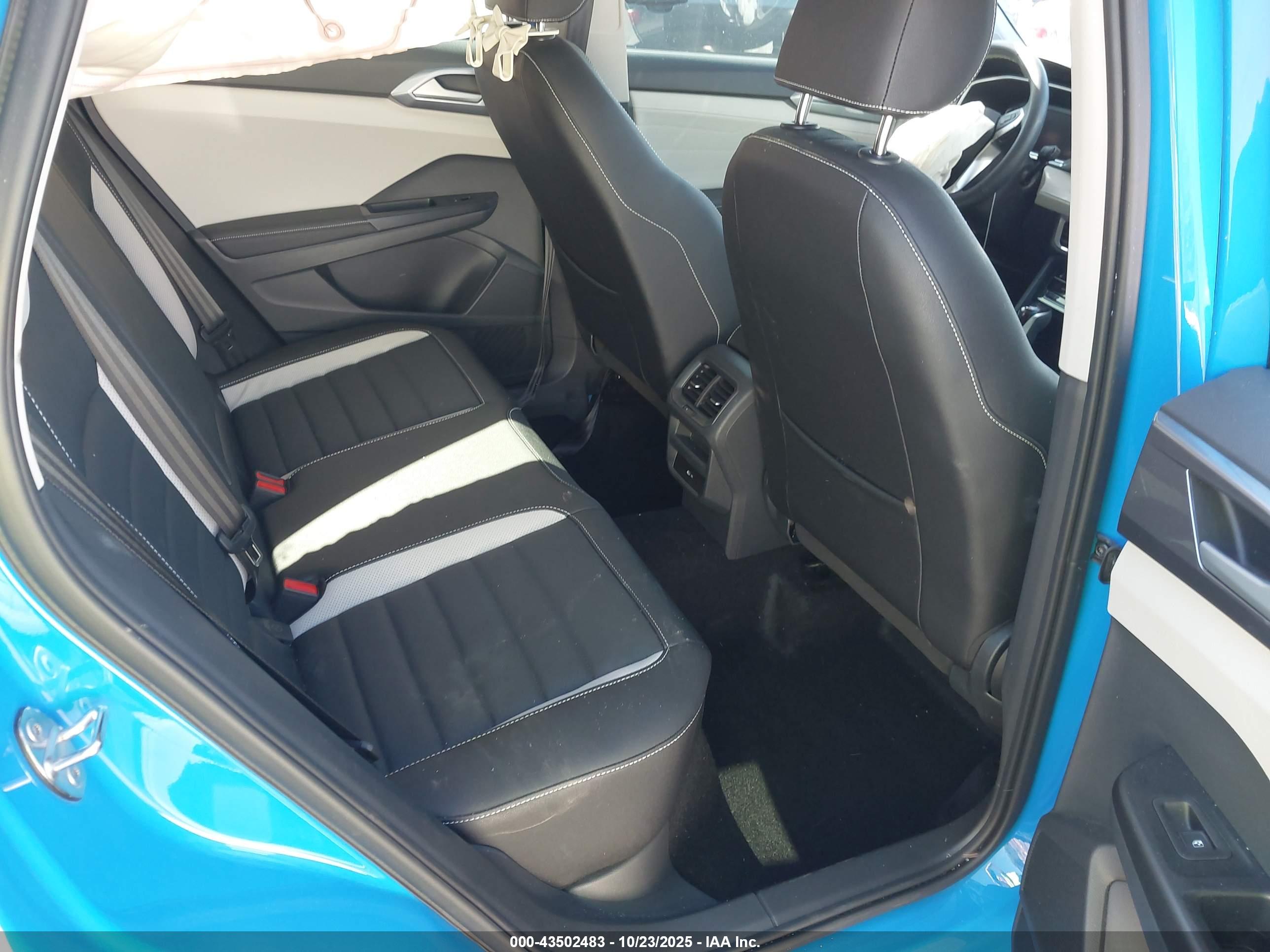 VOLKSWAGEN TAOS image 8