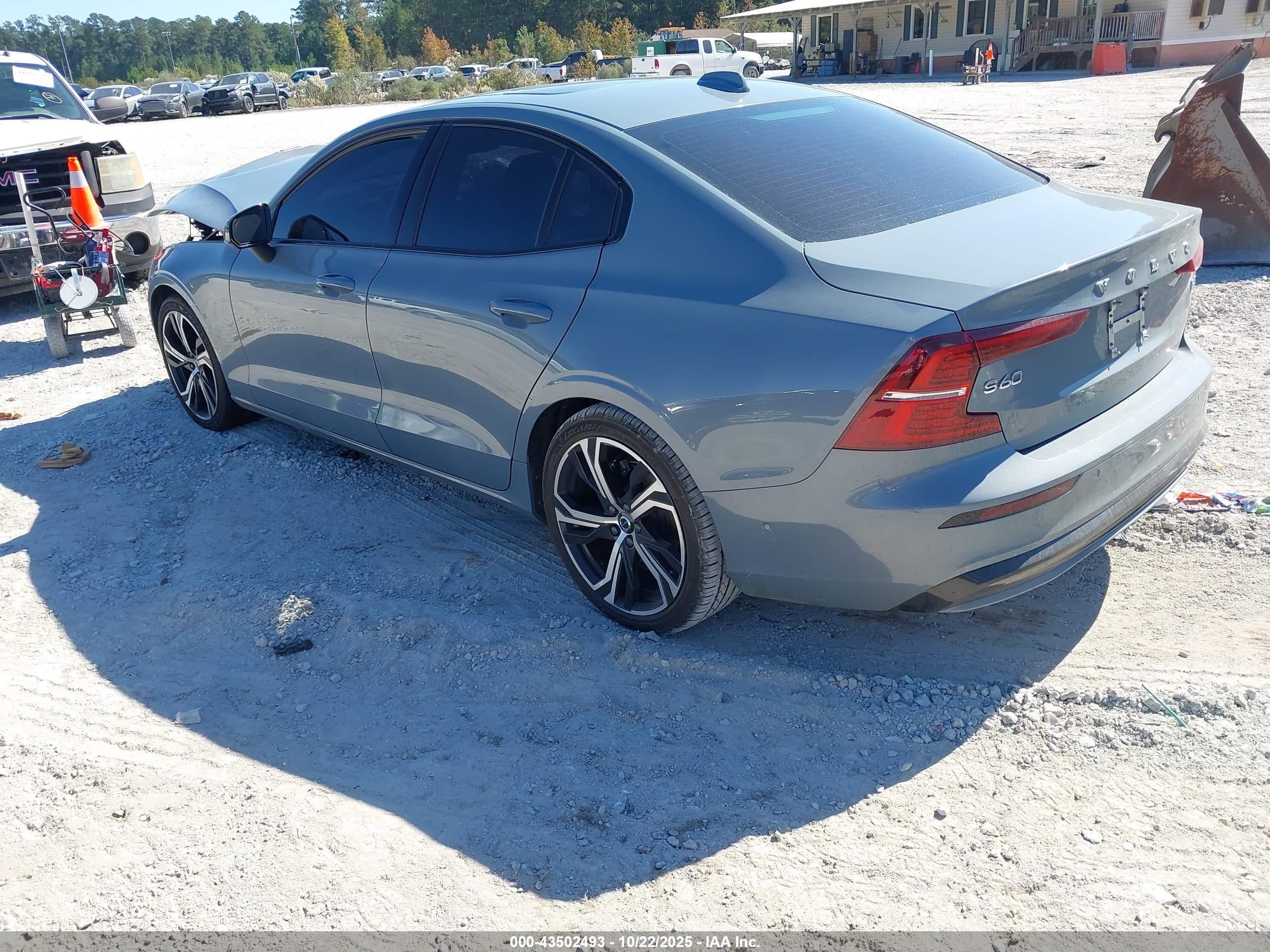 VOLVO S60 image 3