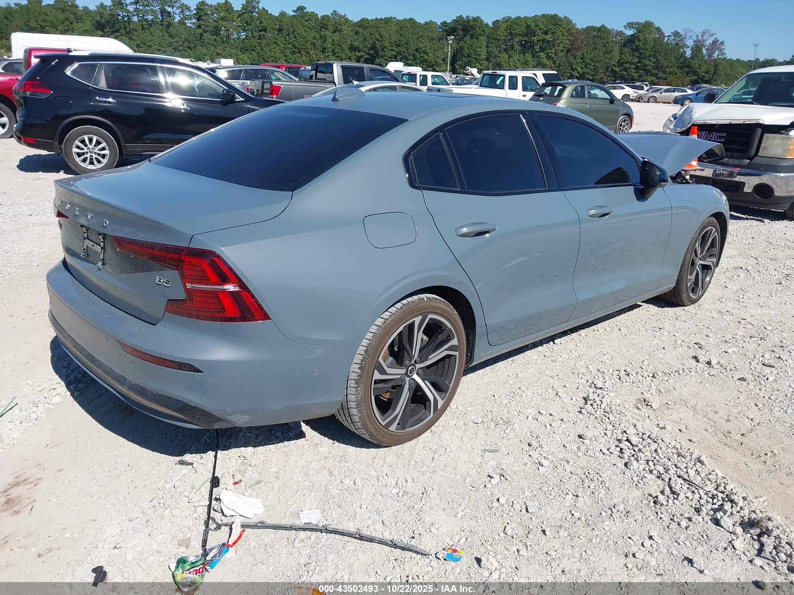 VOLVO S60 image 4