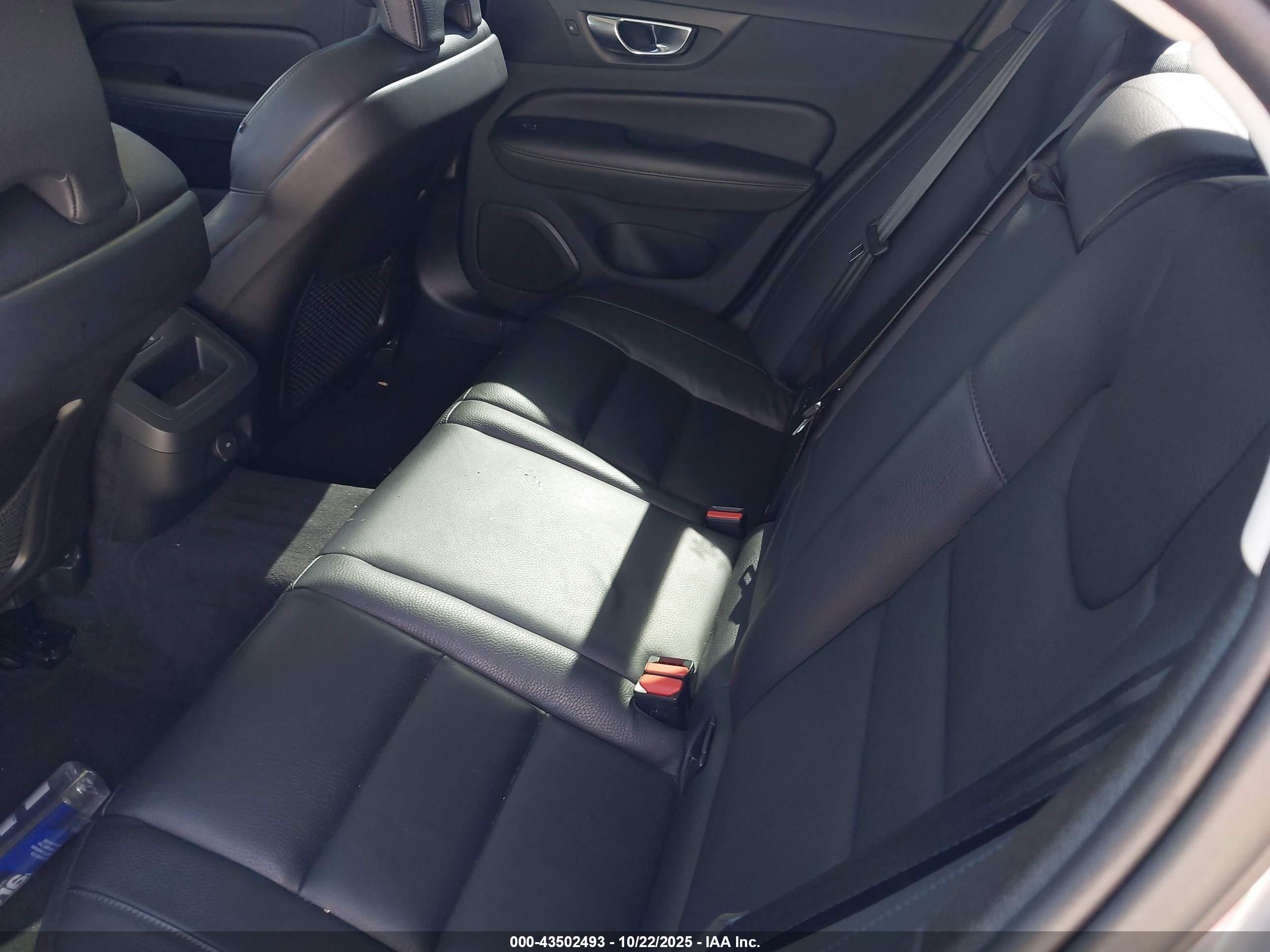 VOLVO S60 image 8