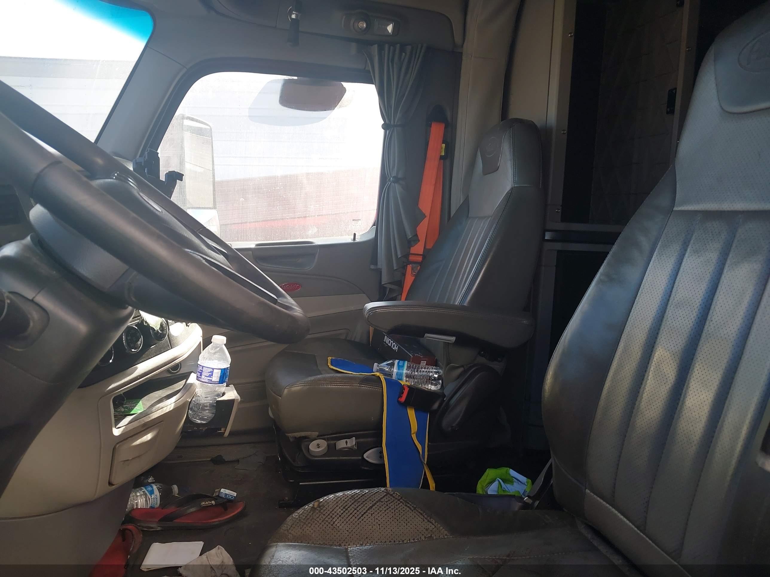 PETERBILT 579 image 8