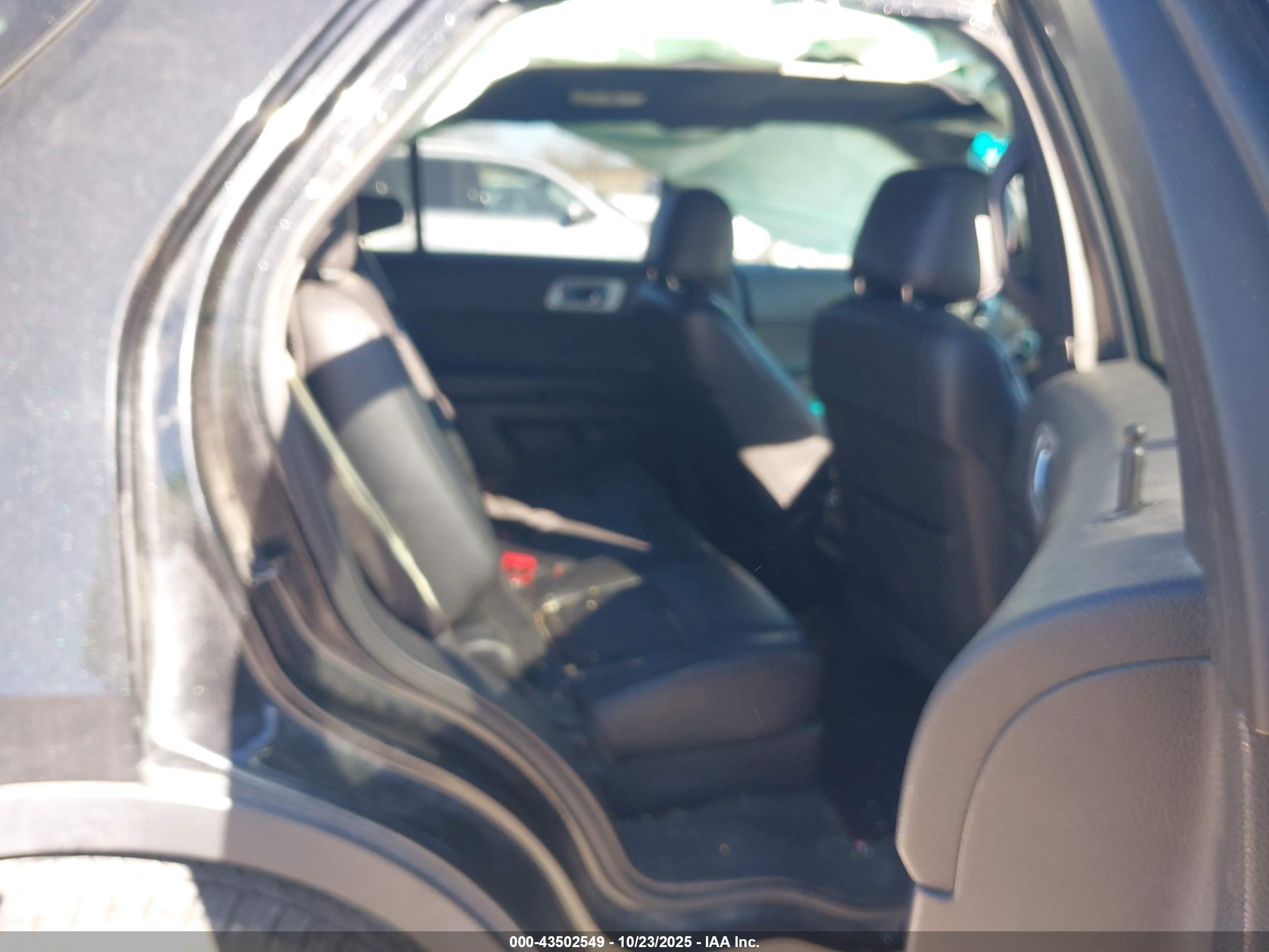 FORD EXPLORER image 8