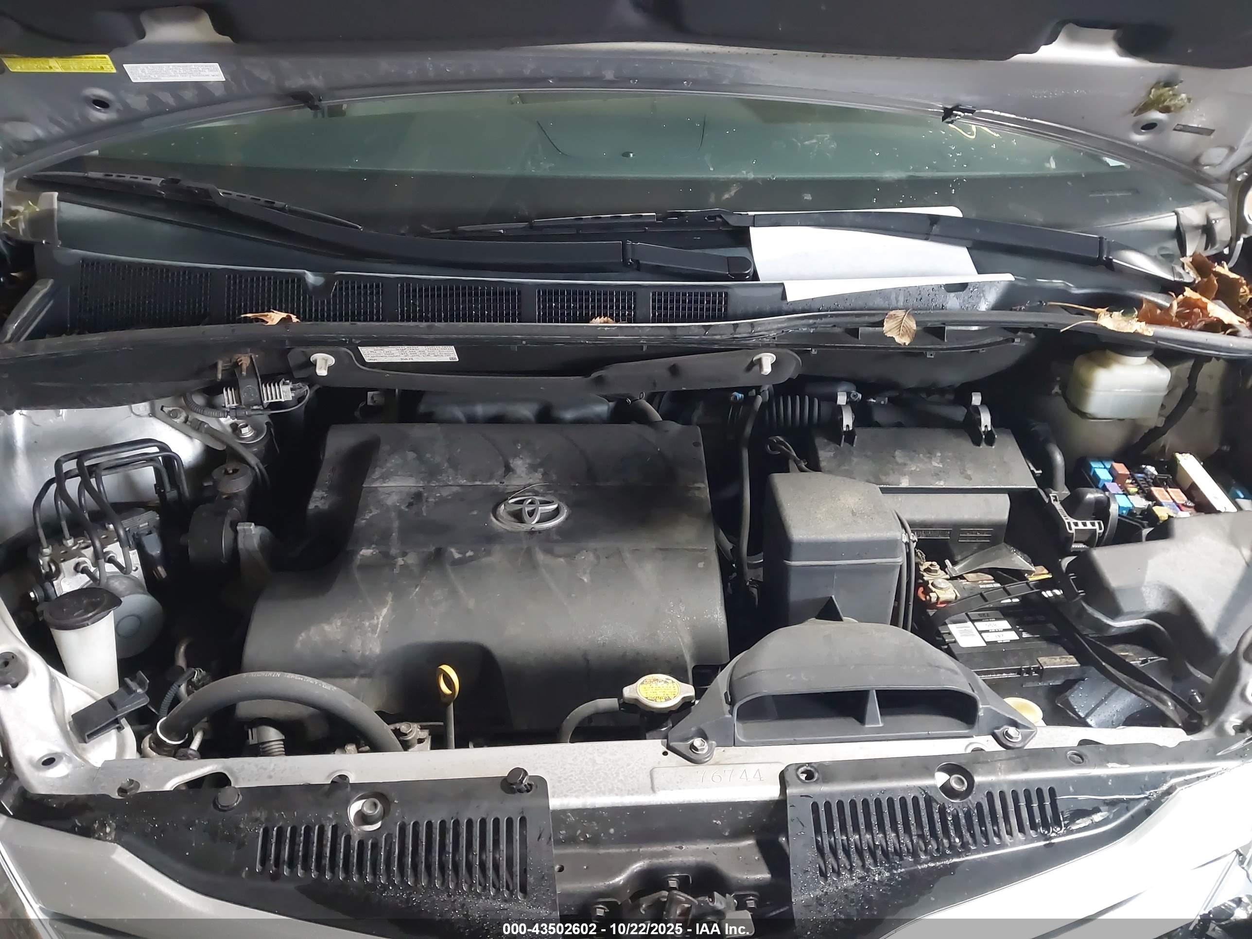 TOYOTA SIENNA image 10