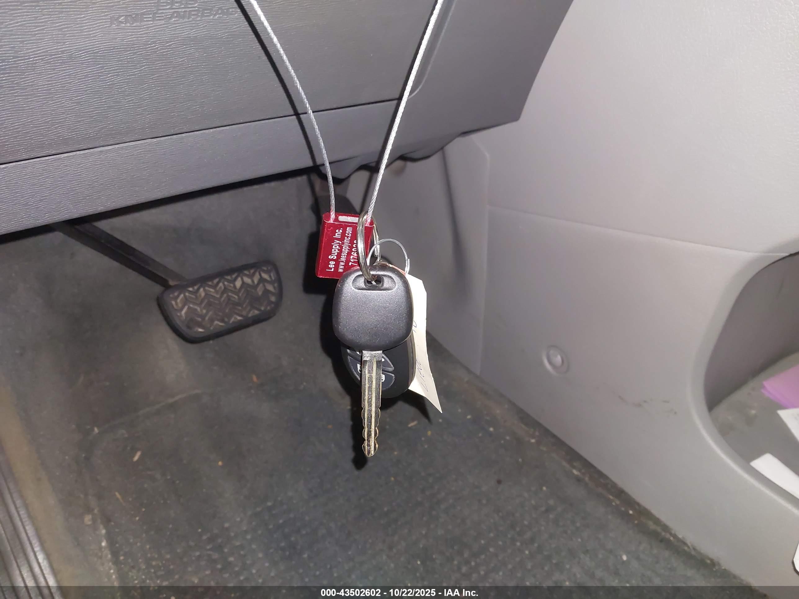 TOYOTA SIENNA image 11