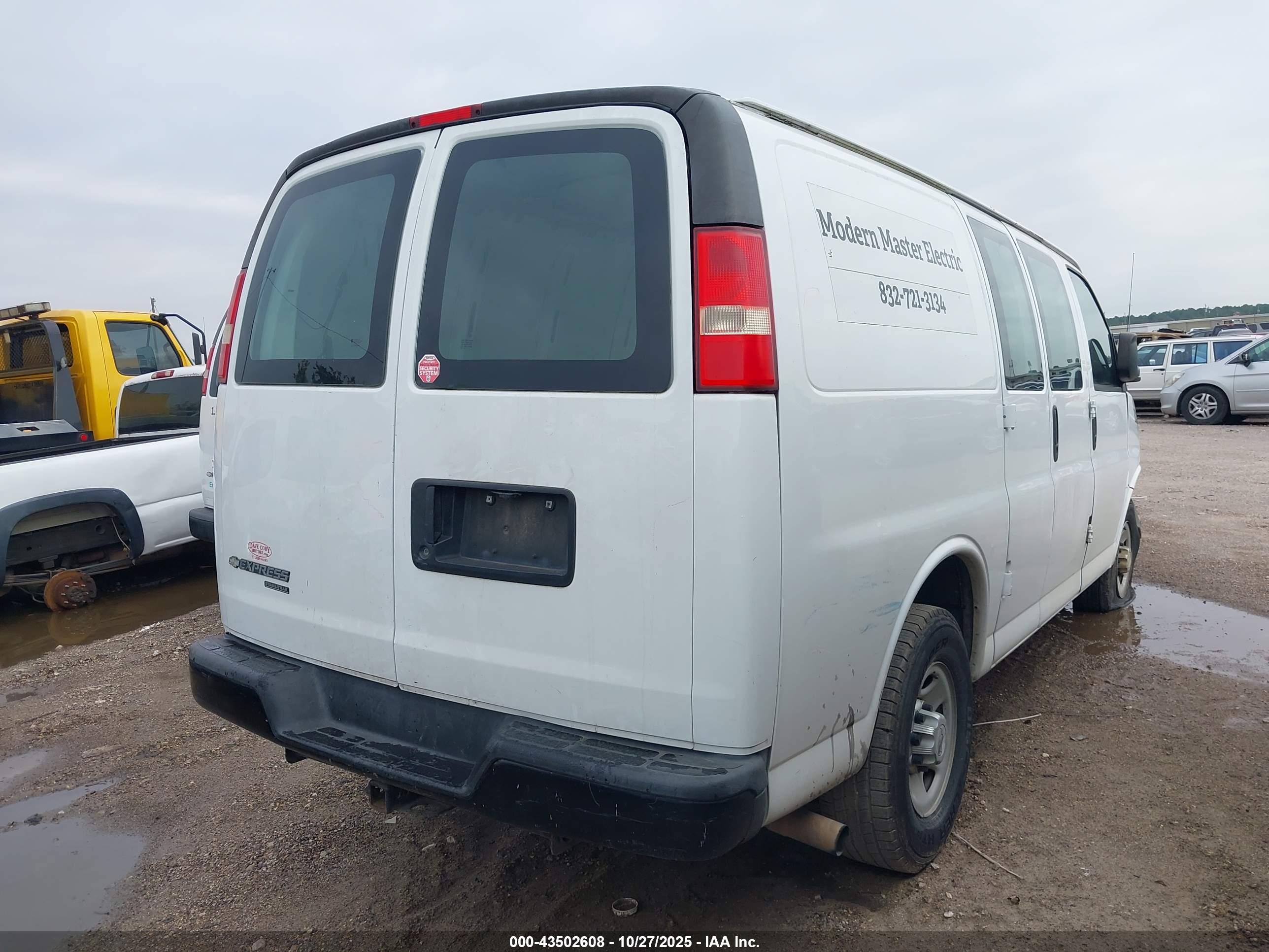 CHEVROLET EXPRESS image 4
