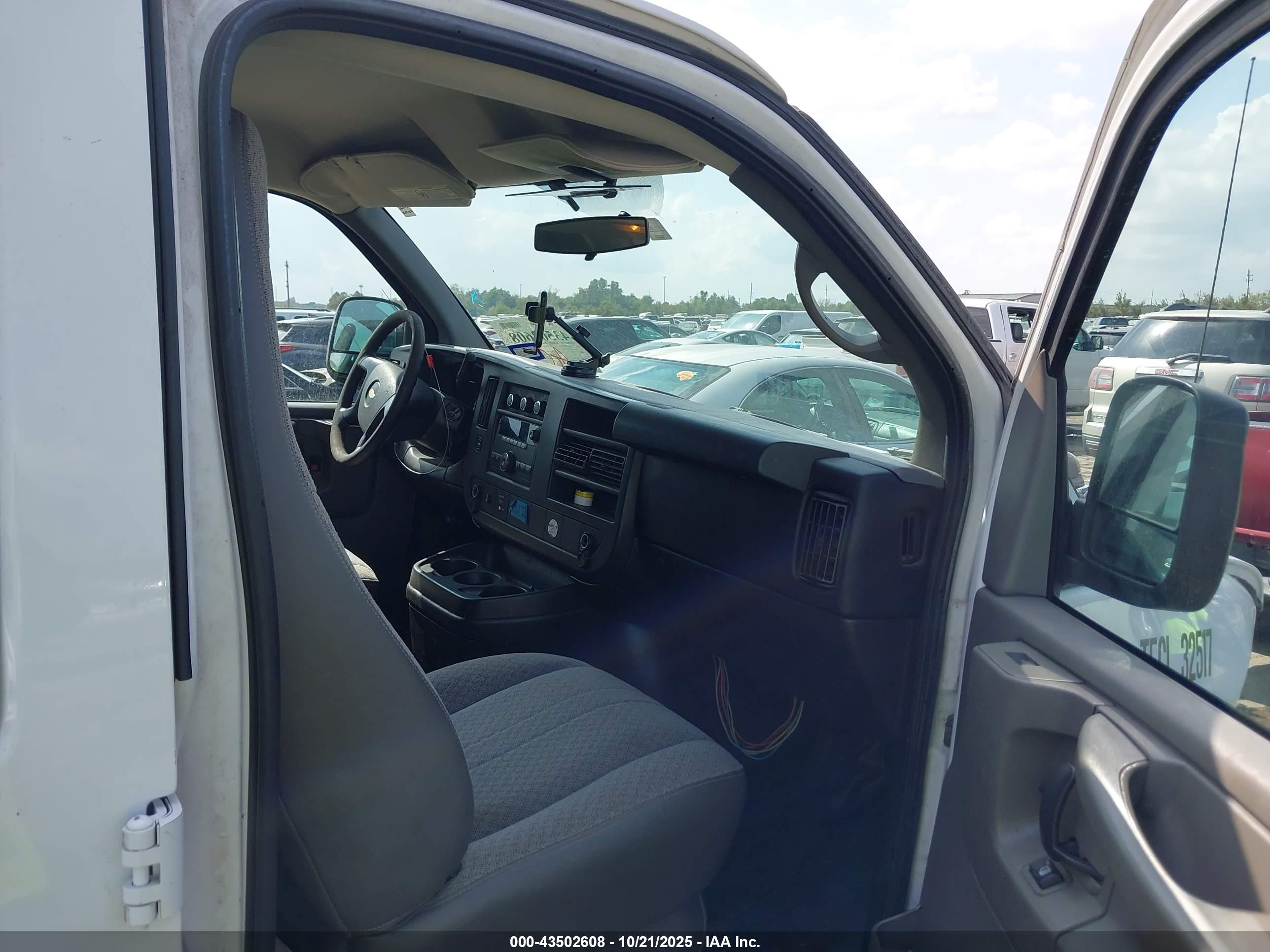 CHEVROLET EXPRESS image 5