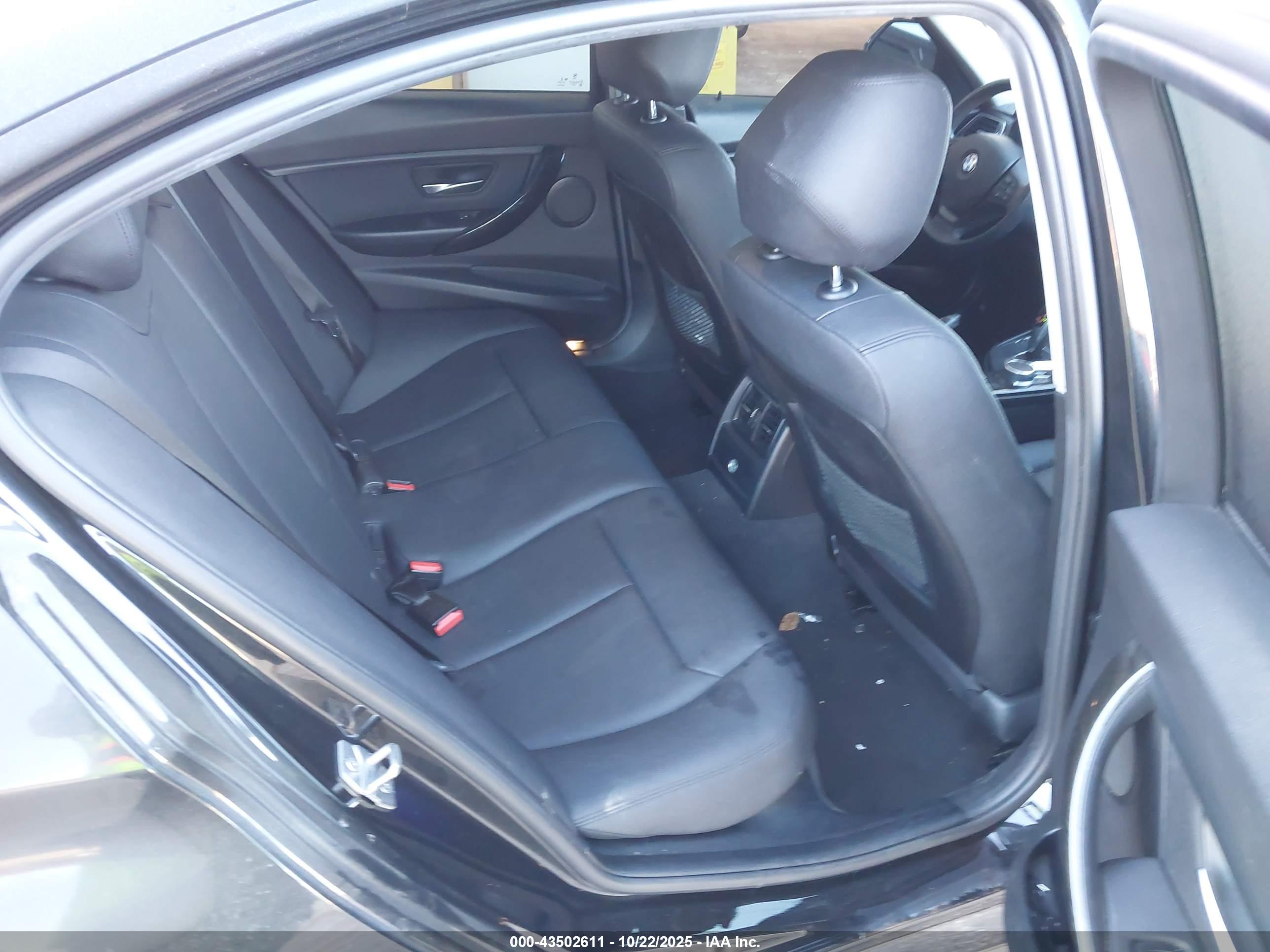 BMW 320I image 8