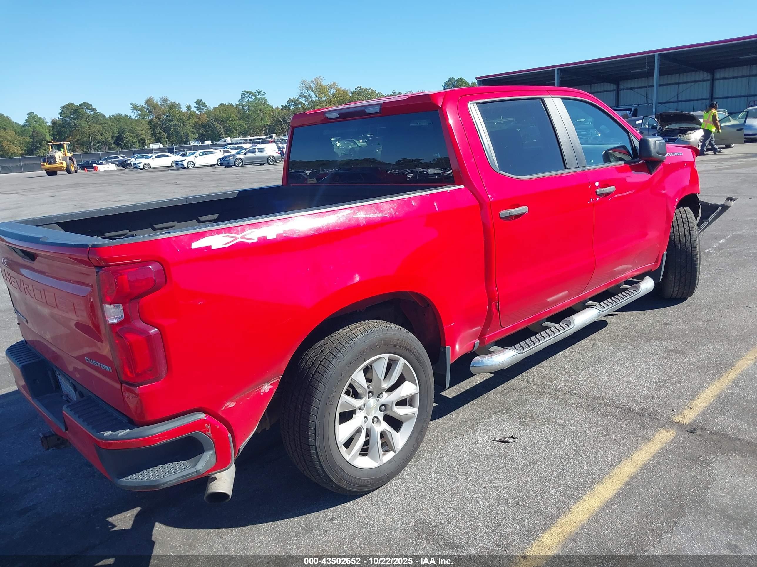 CHEVROLET SILVERADO image 4