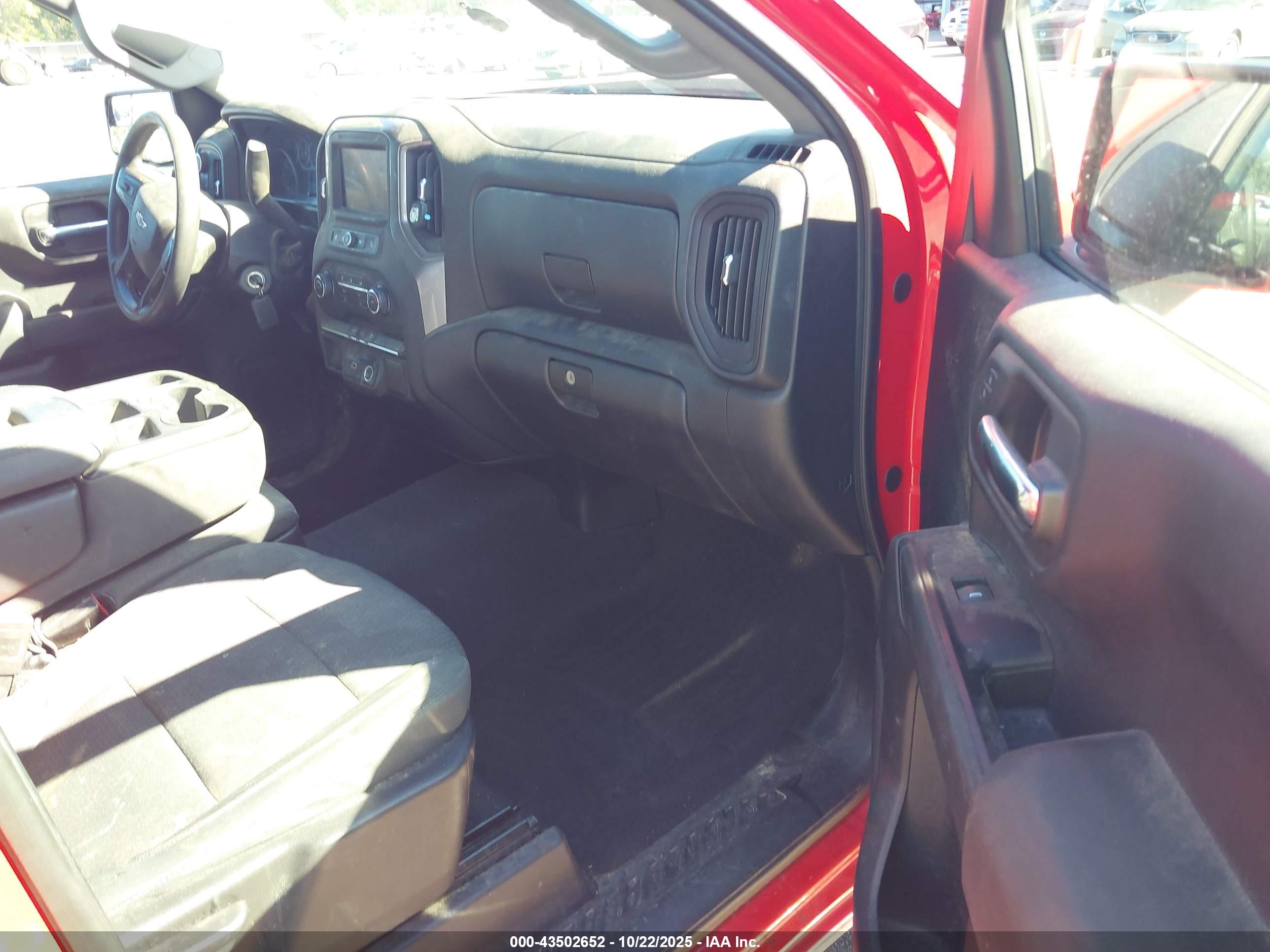 CHEVROLET SILVERADO image 5