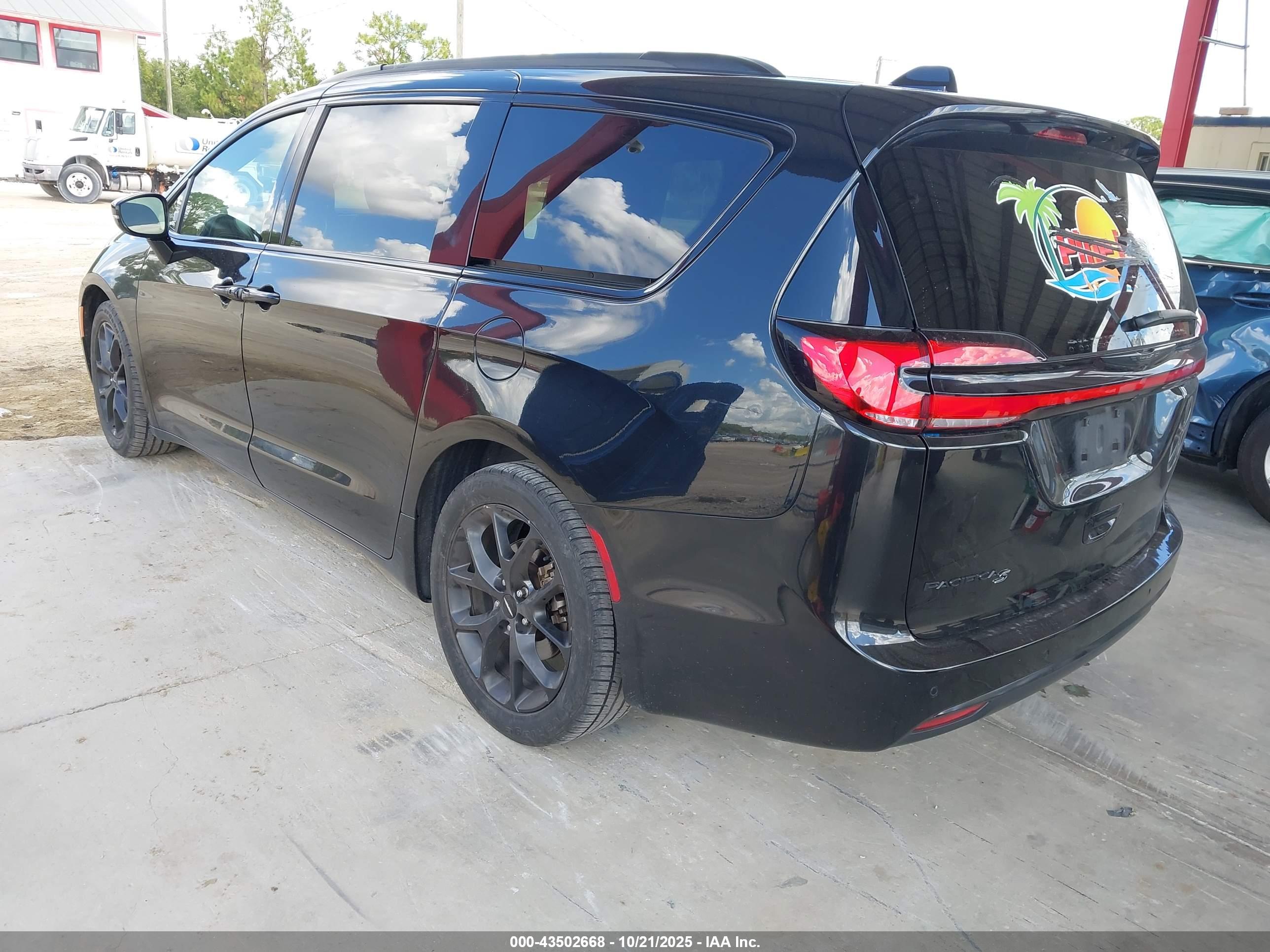 CHRYSLER PACIFICA image 3