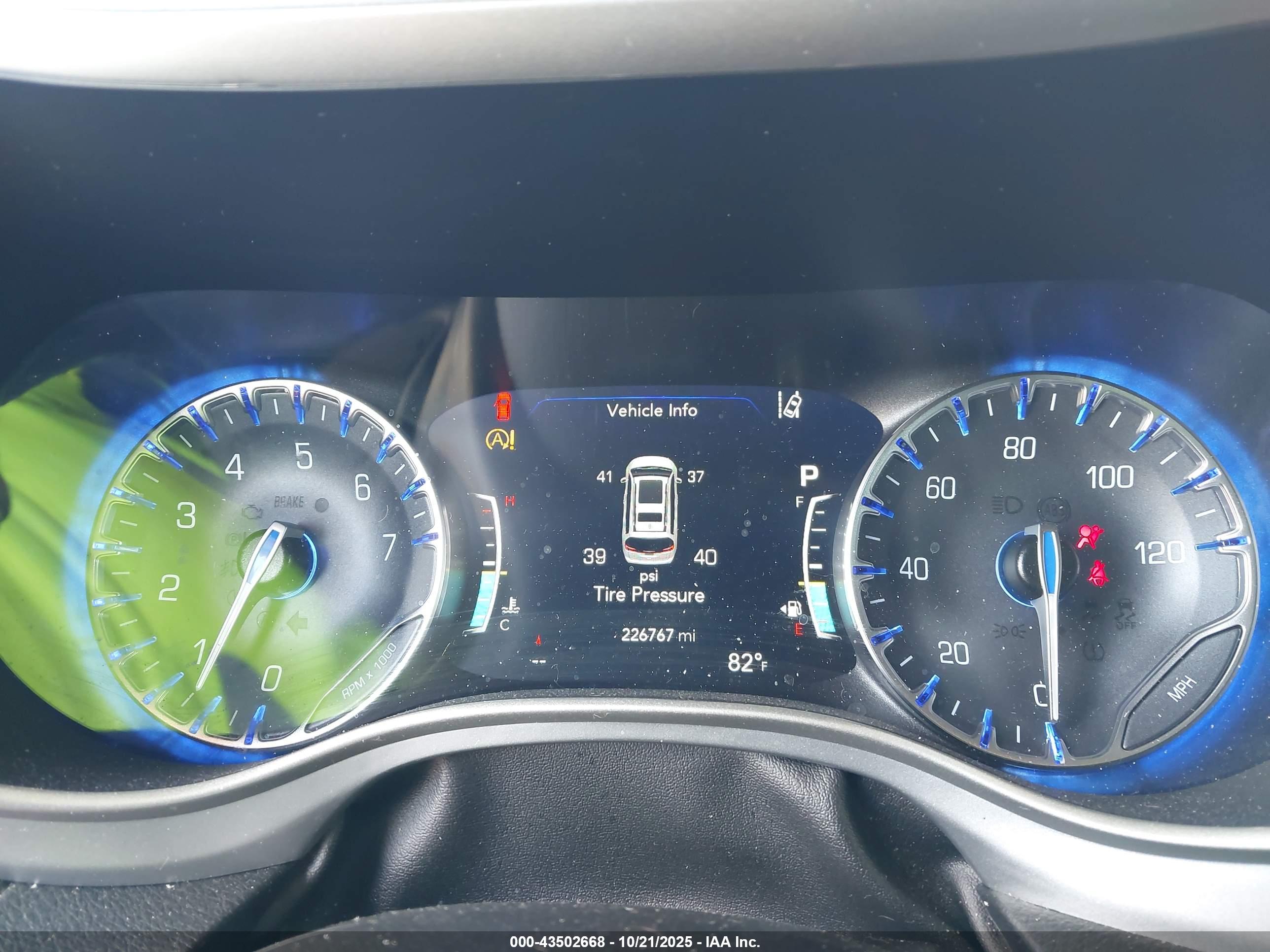 CHRYSLER PACIFICA image 7