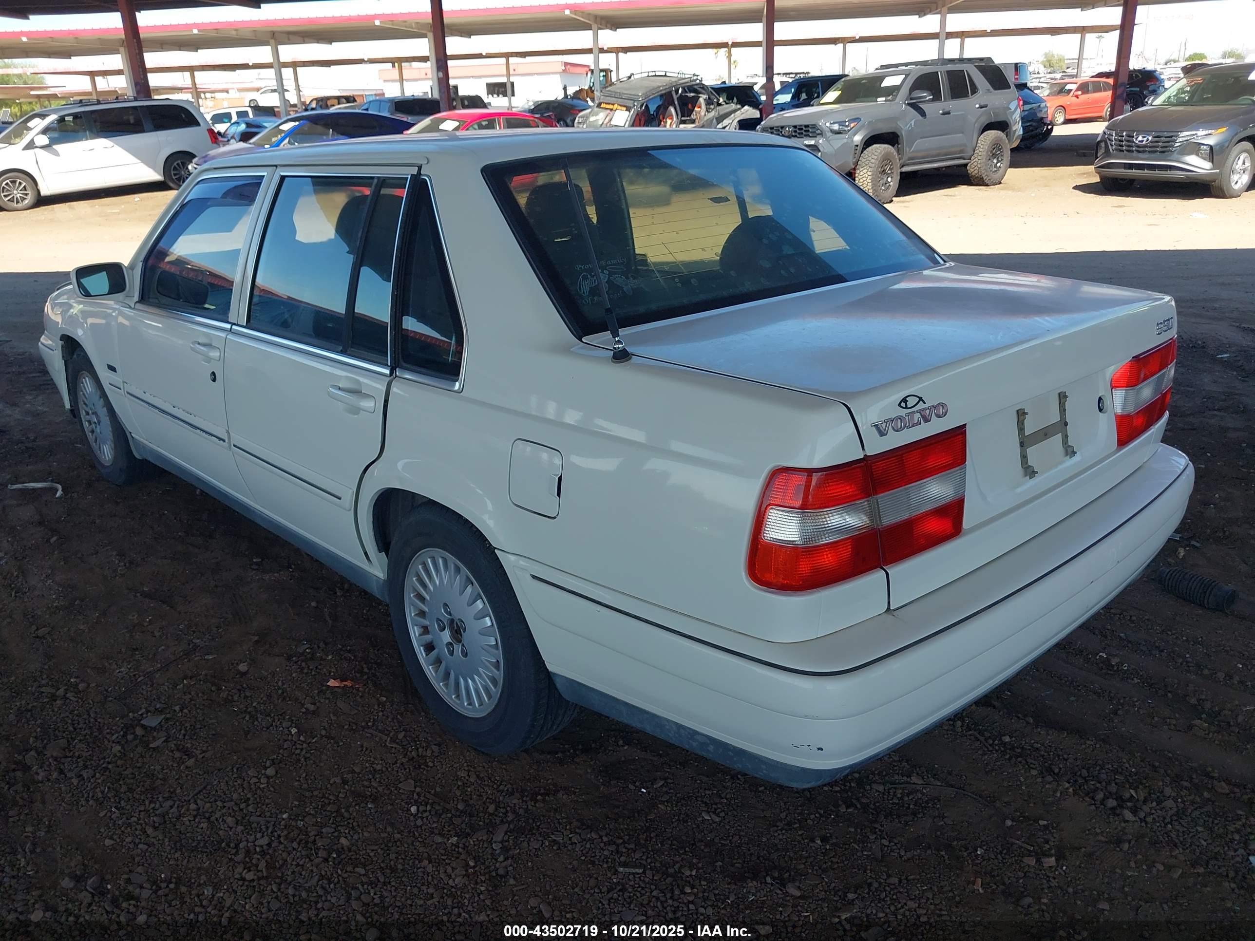 VOLVO S90 image 3