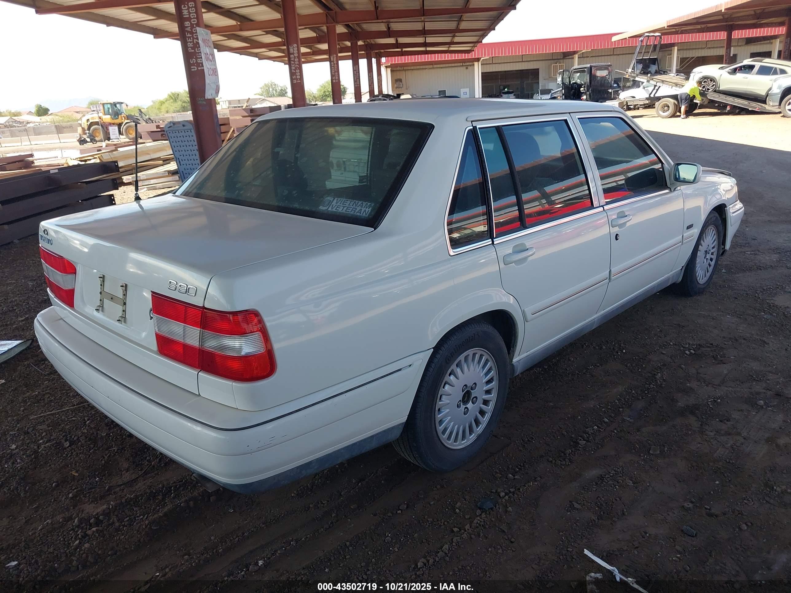 VOLVO S90 image 4