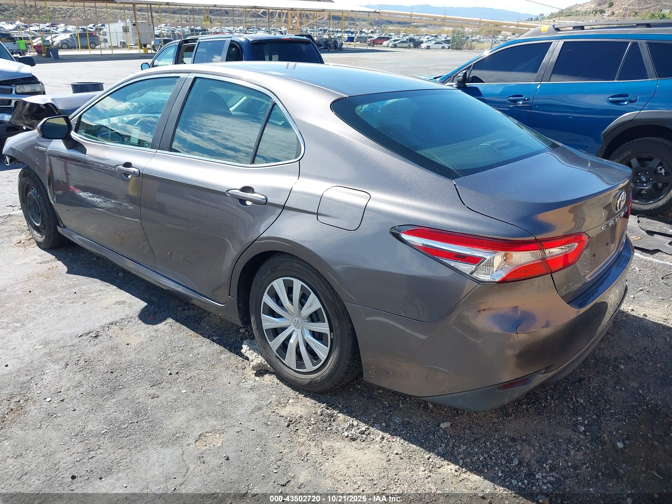 TOYOTA CAMRY image 3