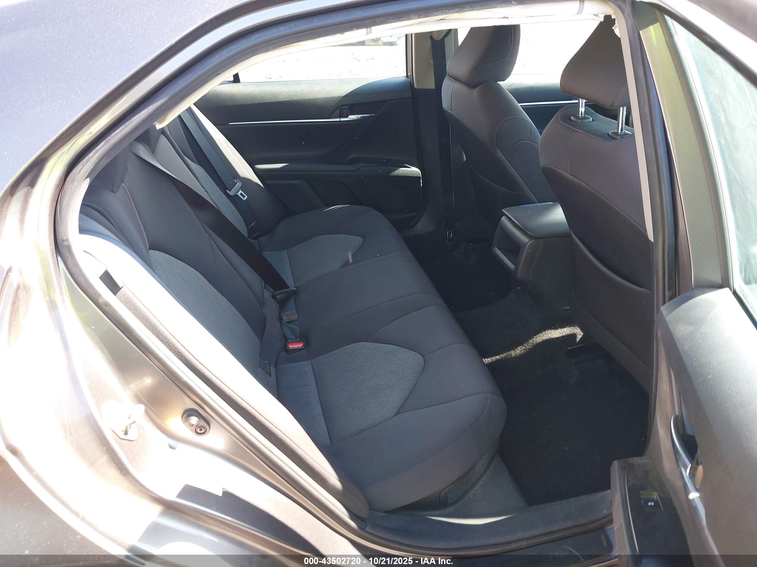 TOYOTA CAMRY image 8