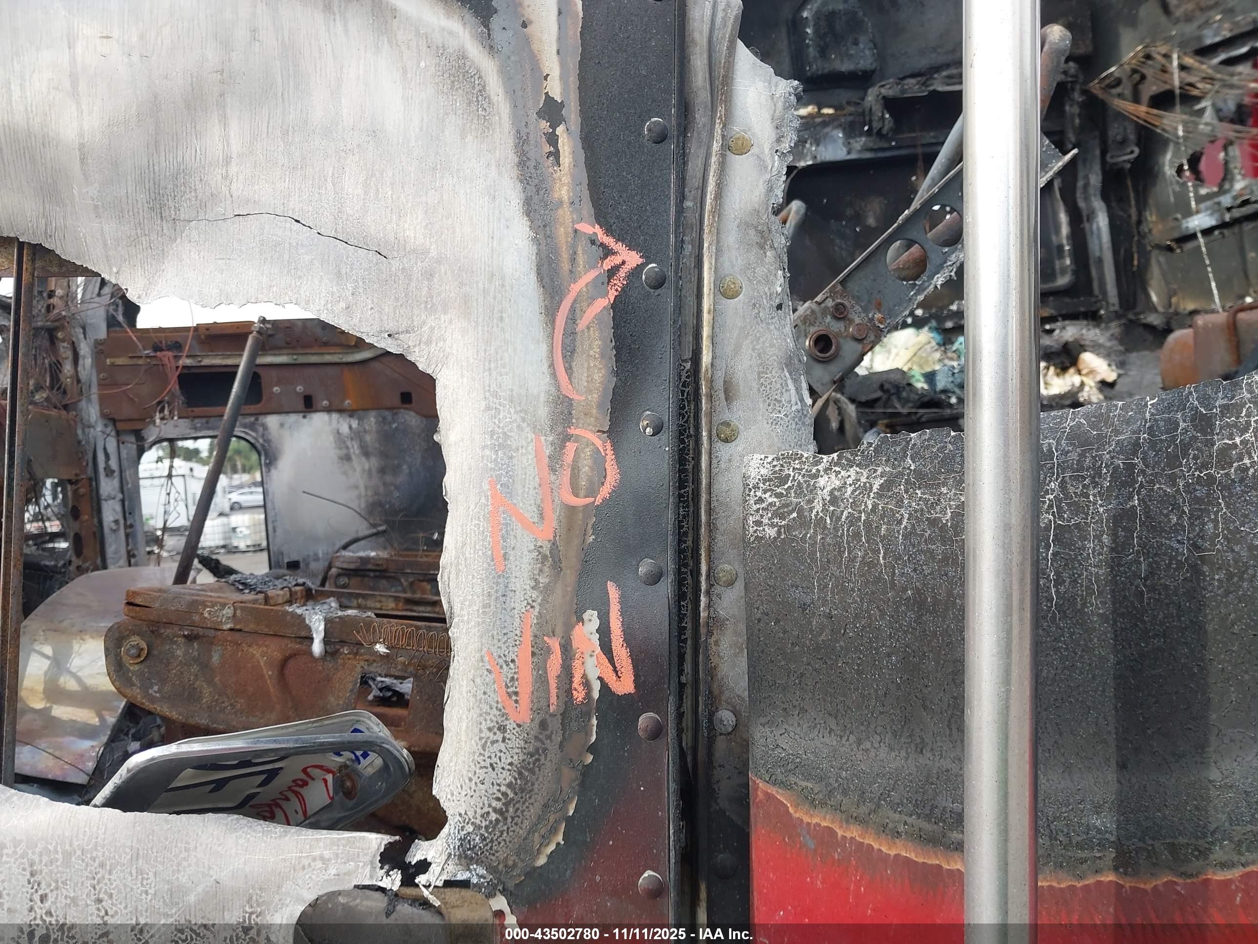 PETERBILT 386 image 9