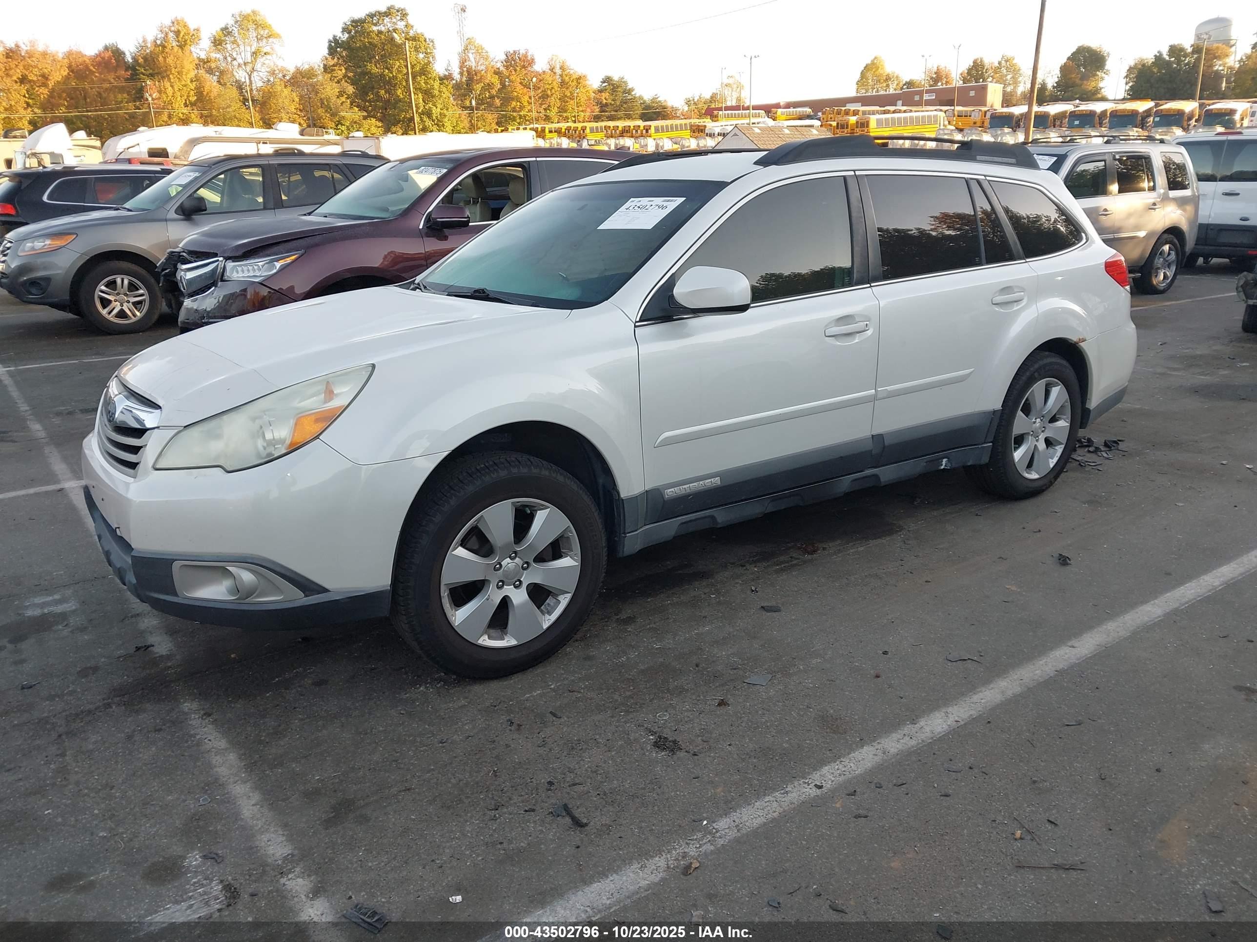 SUBARU OUTBACK image 2