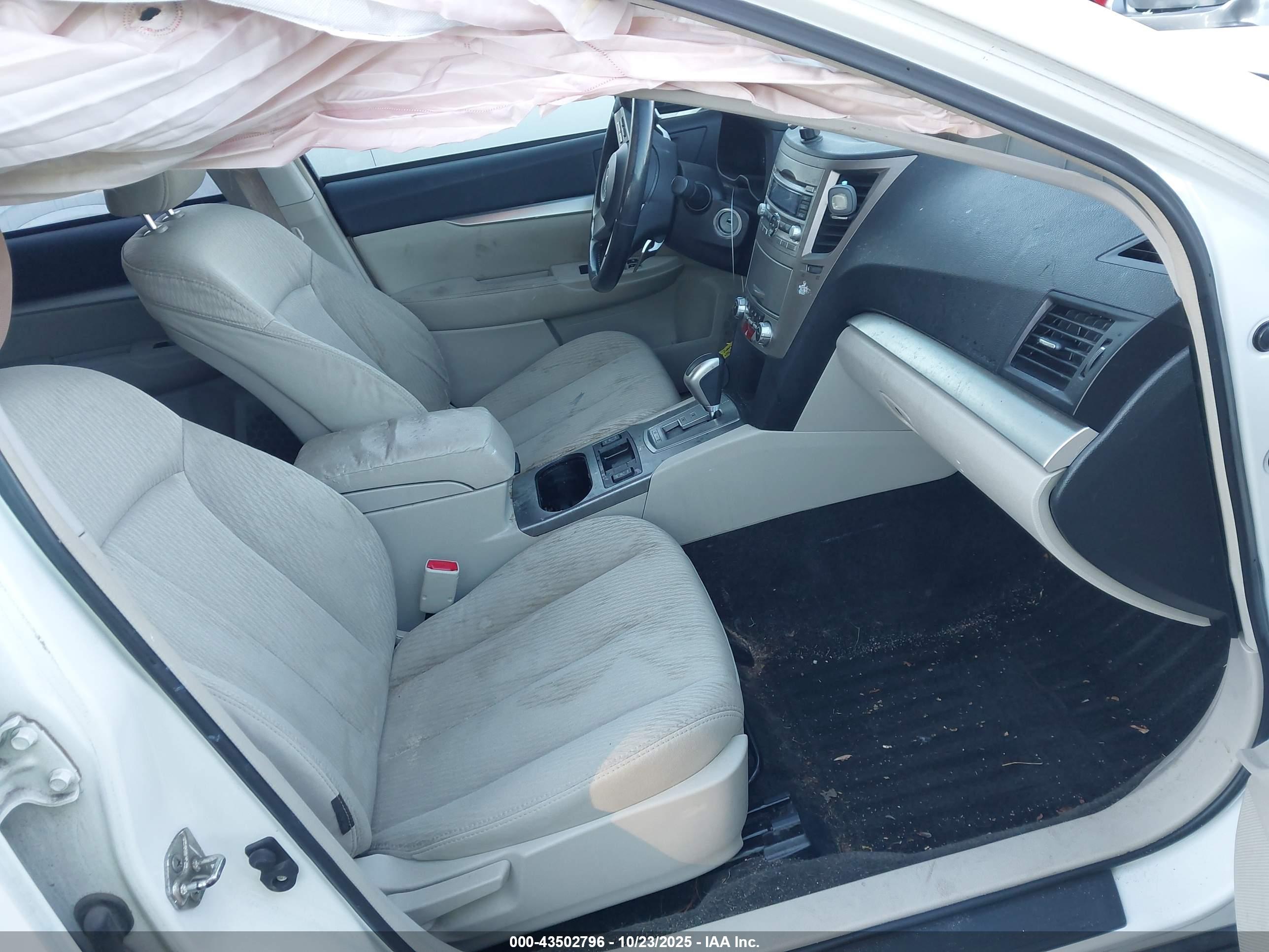 SUBARU OUTBACK image 5