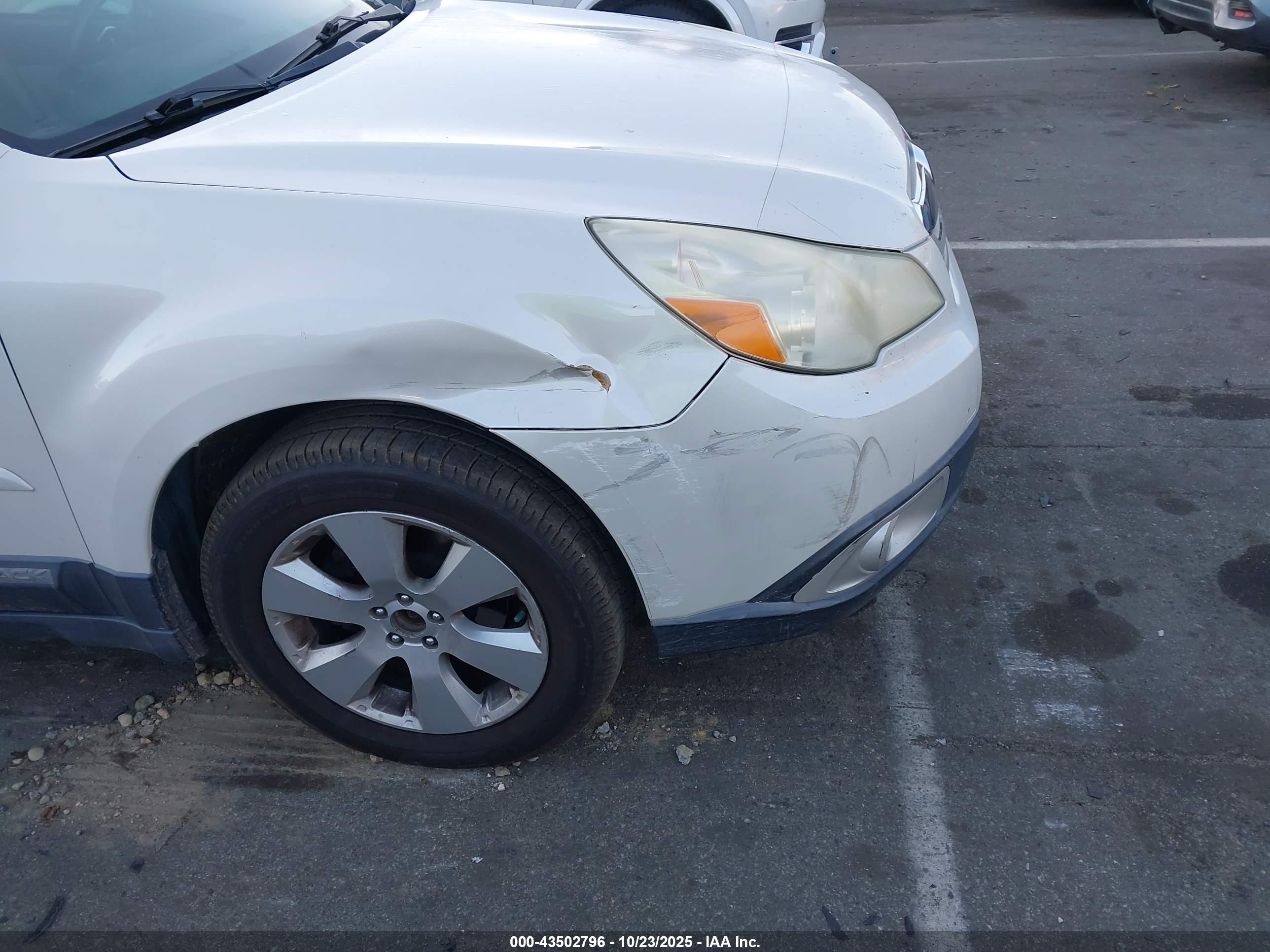 SUBARU OUTBACK image 6