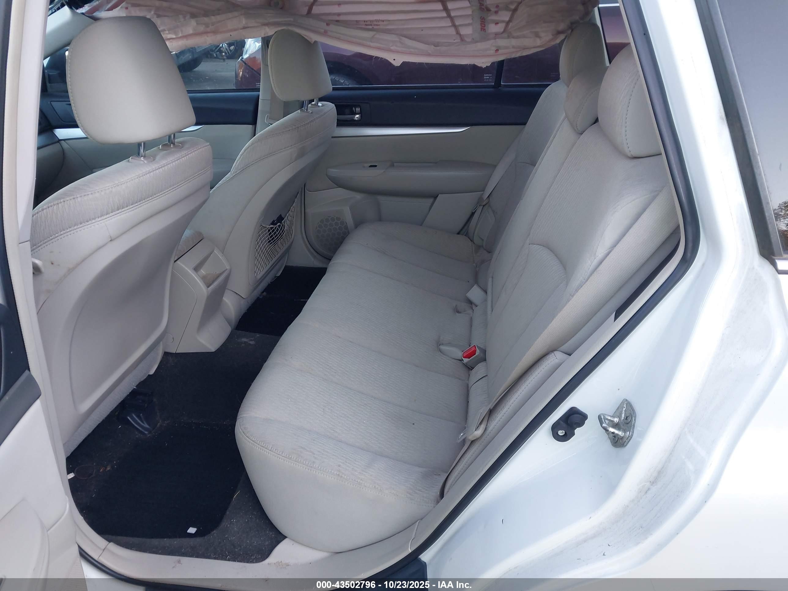 SUBARU OUTBACK image 8