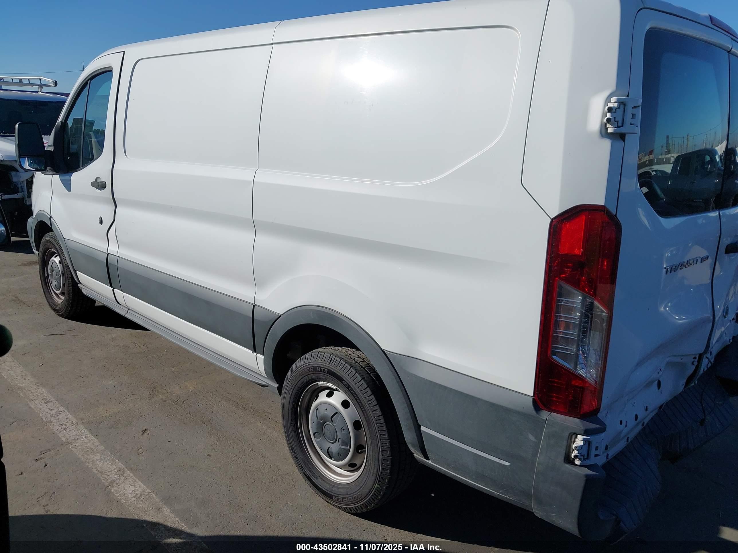 FORD TRANSIT-150 image 3