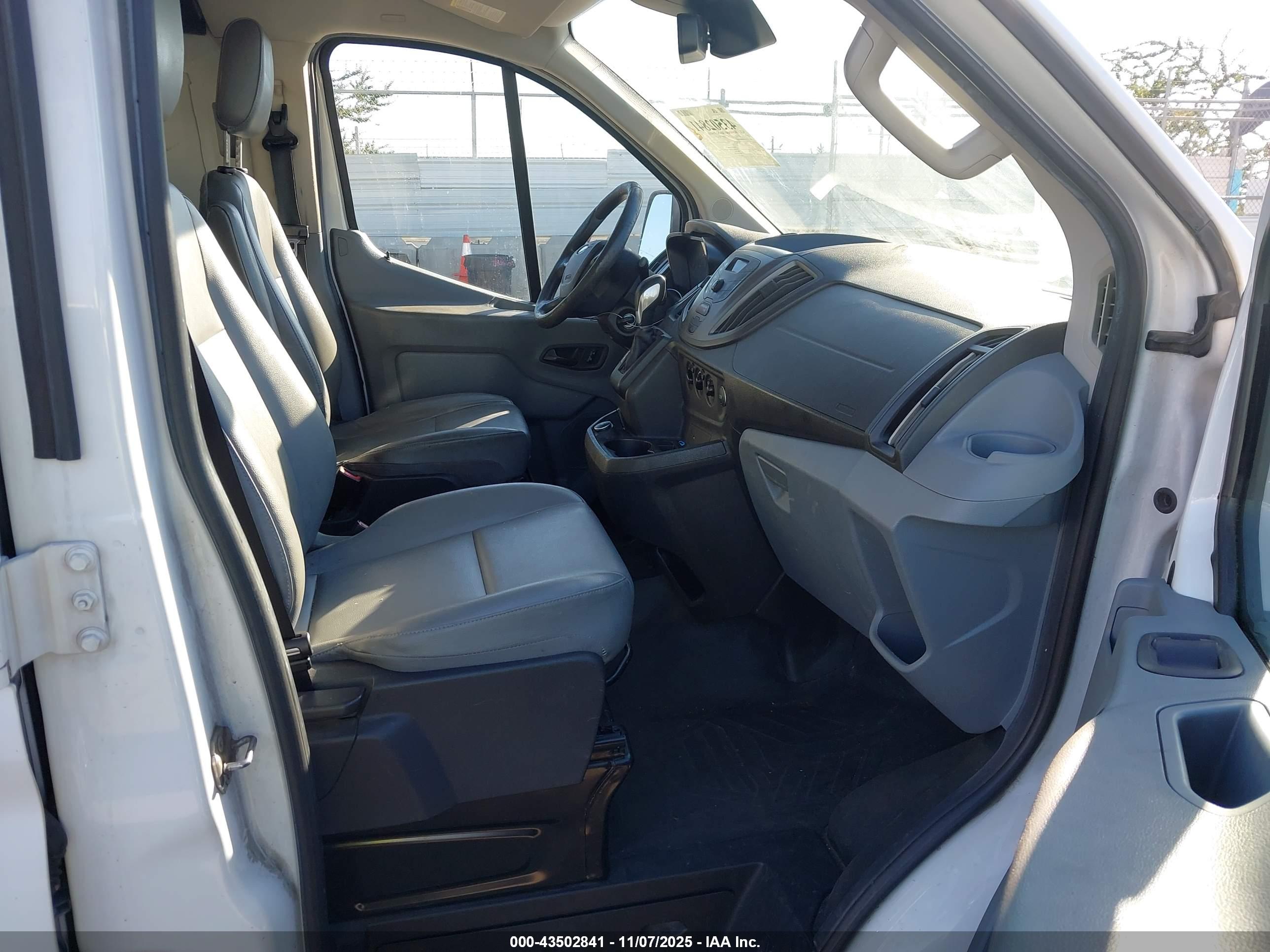 FORD TRANSIT-150 image 5